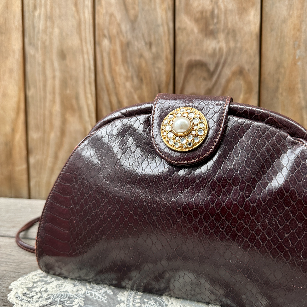 意大利製深啡色珍珠圓扣真皮袋