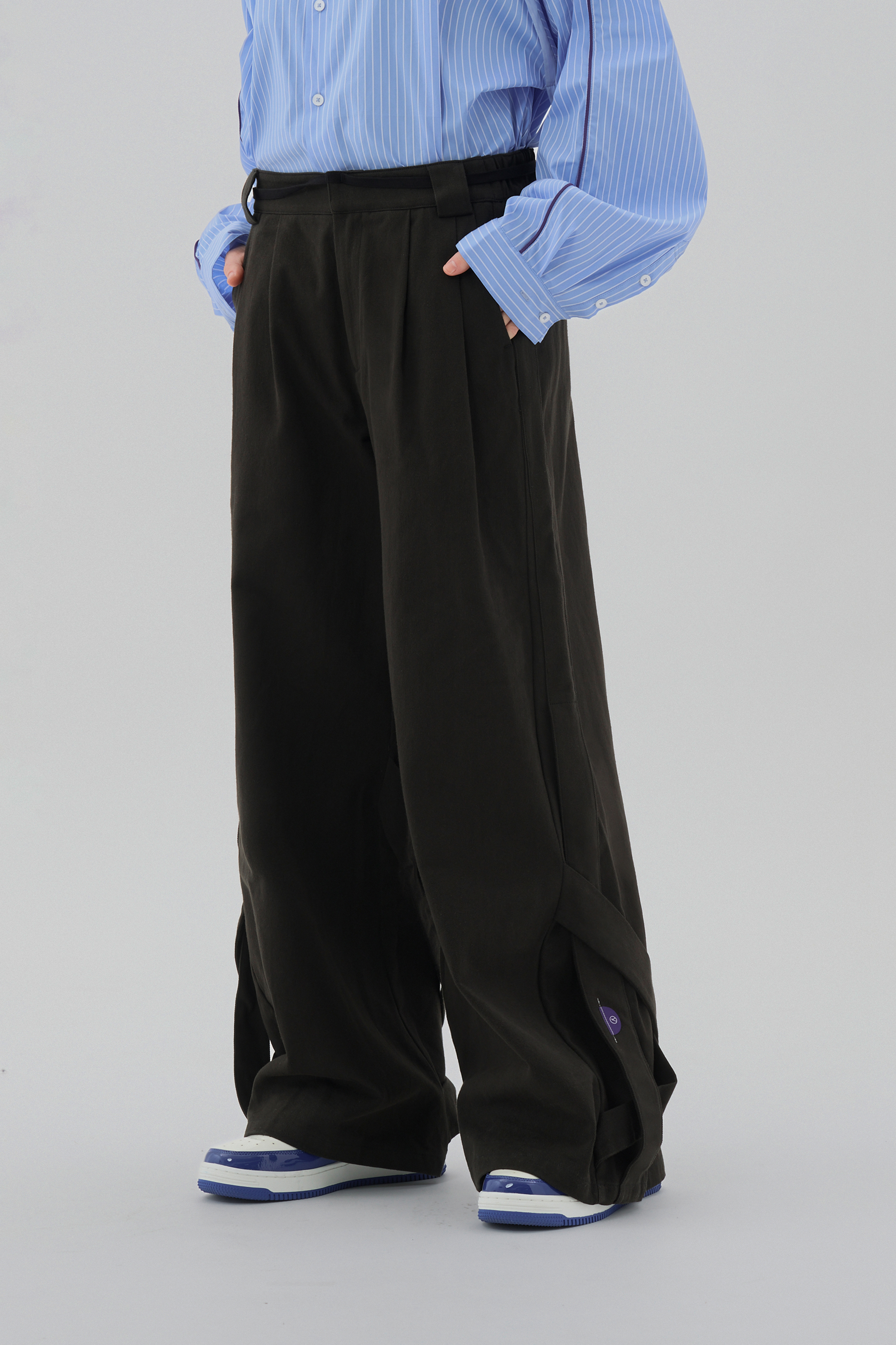 X-Strap Relaxed Trousers｜Black