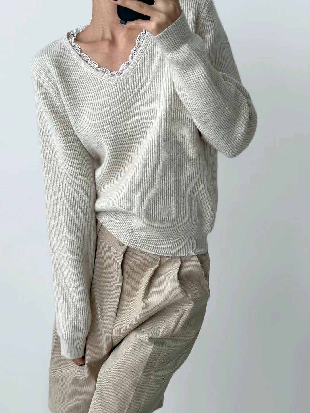 V領蕾絲滾邊坑條毛衣