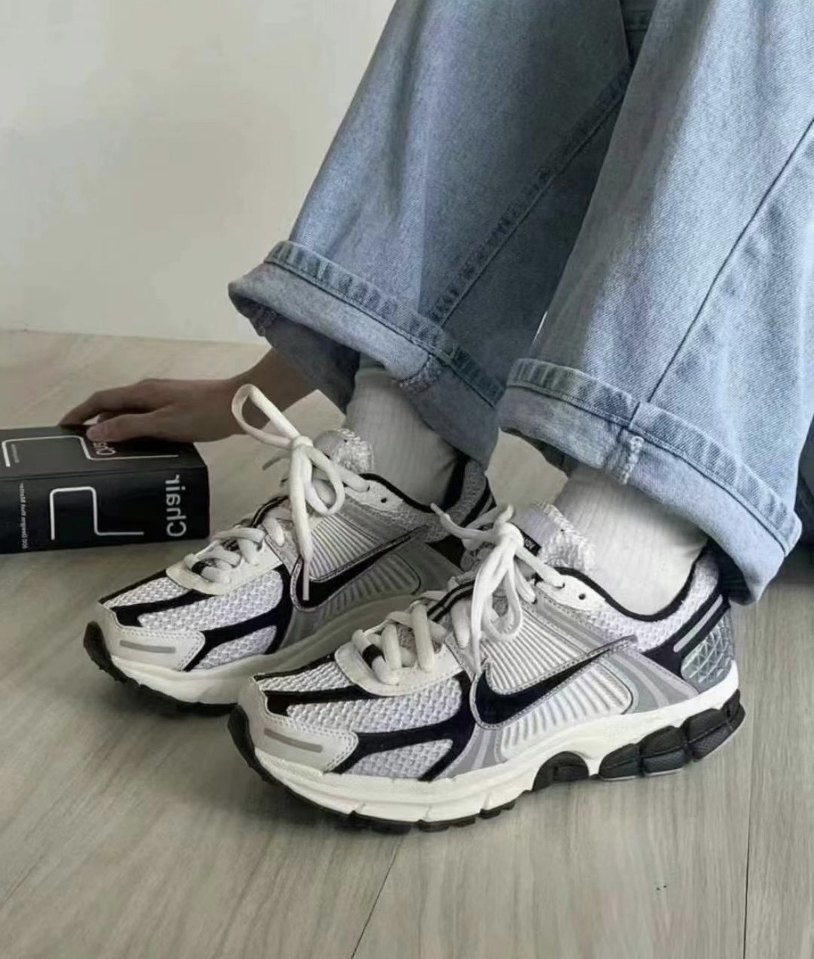 <快速出貨> NIKE ZOOM VOMERO 5 W 奶油黑灰