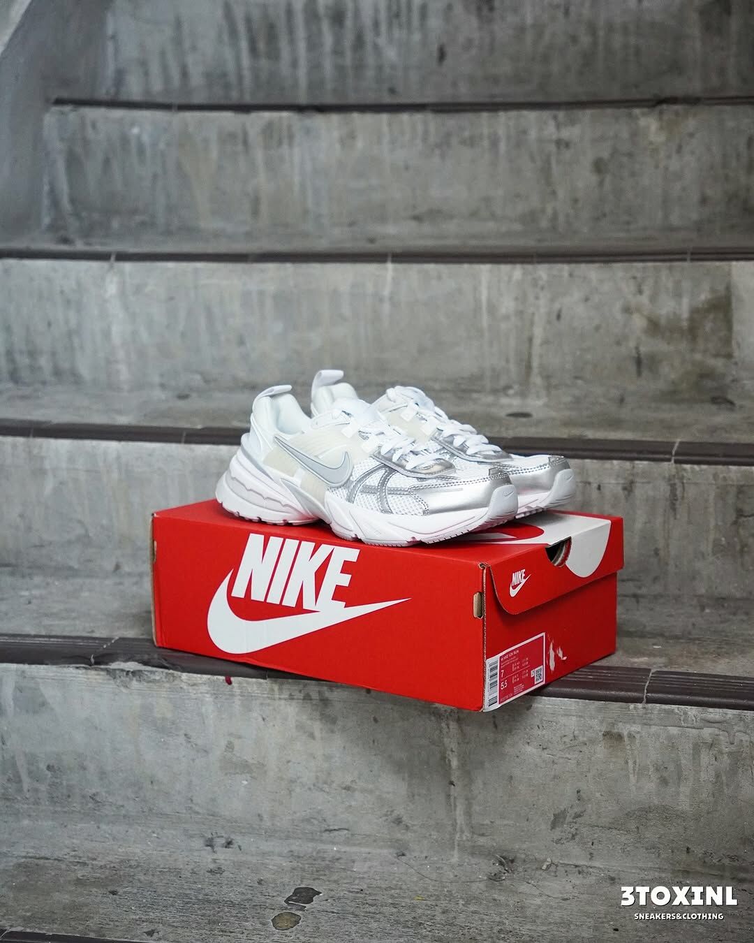 (預訂) Nike V2K Run - Metallic Silver White