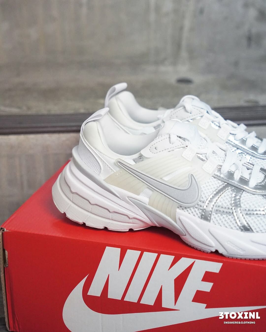 (預訂) Nike V2K Run - Metallic Silver White