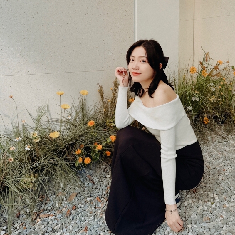 1W02 自留!簡約氣質一字領針織上衣 兩色