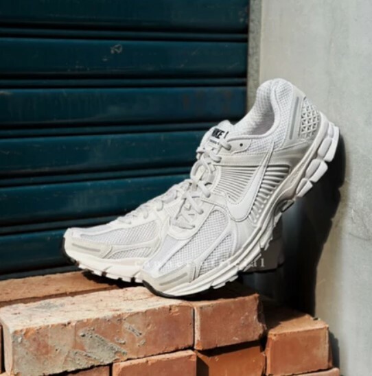 <零瑪出清> NIKE ZOOM VOMERO 5 "VAST GREY" 奶灰色 BV1358-001