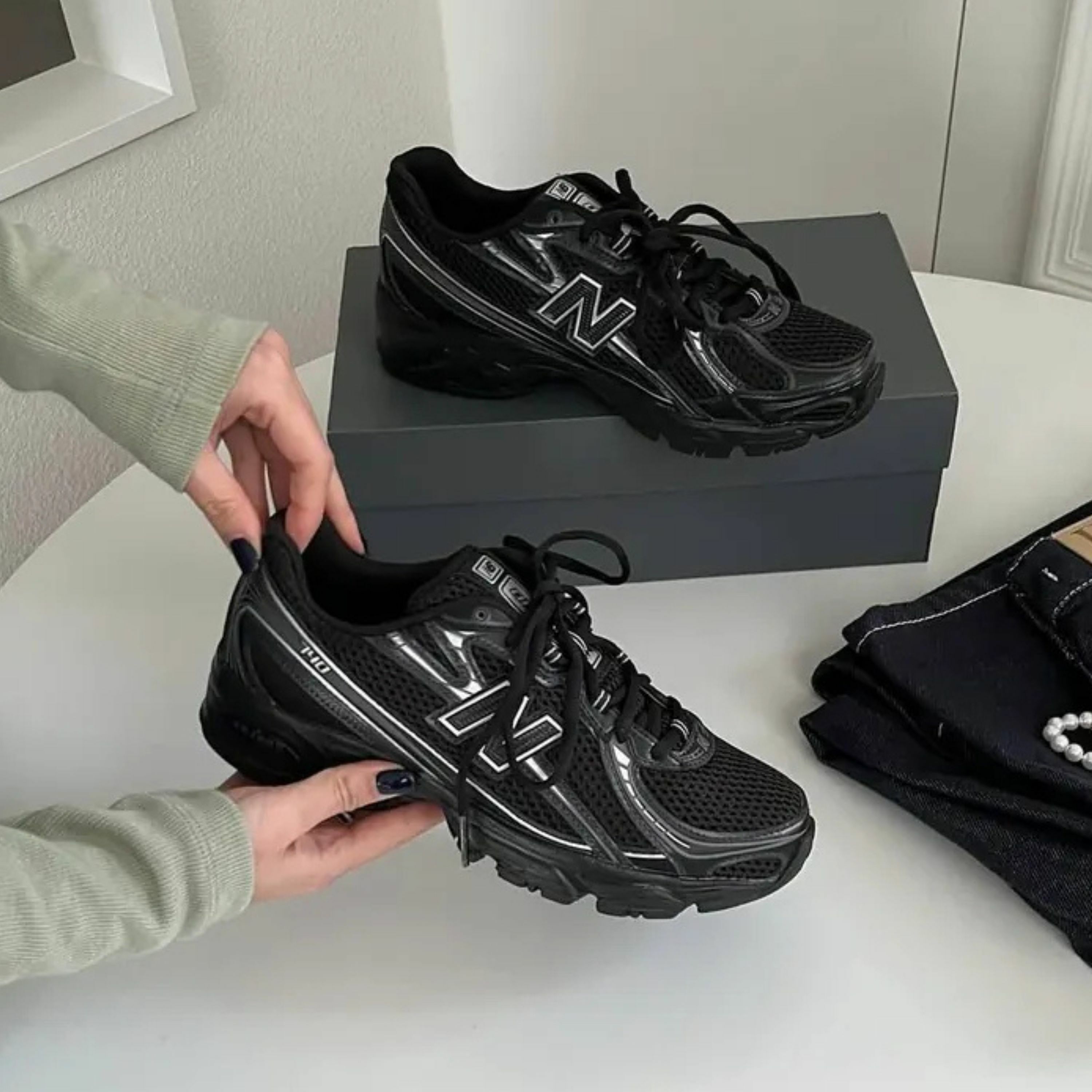 New Balance 740 黑銀