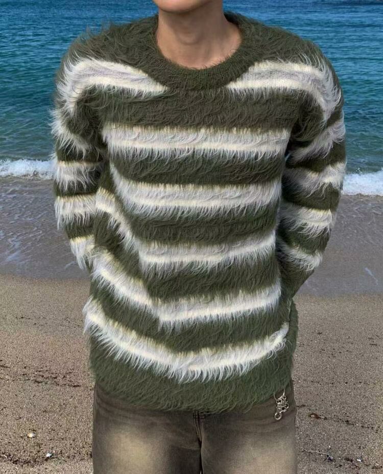 圓領橫間毛毛針織衫 And More-077T