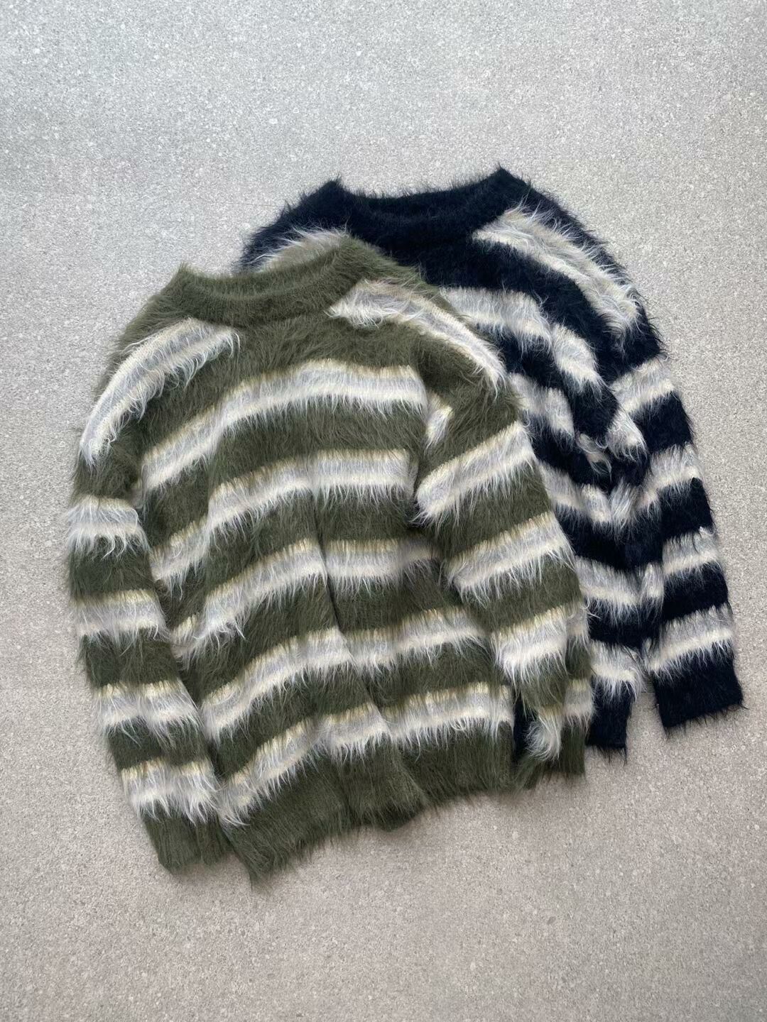 圓領橫間毛毛針織衫 And More-077T