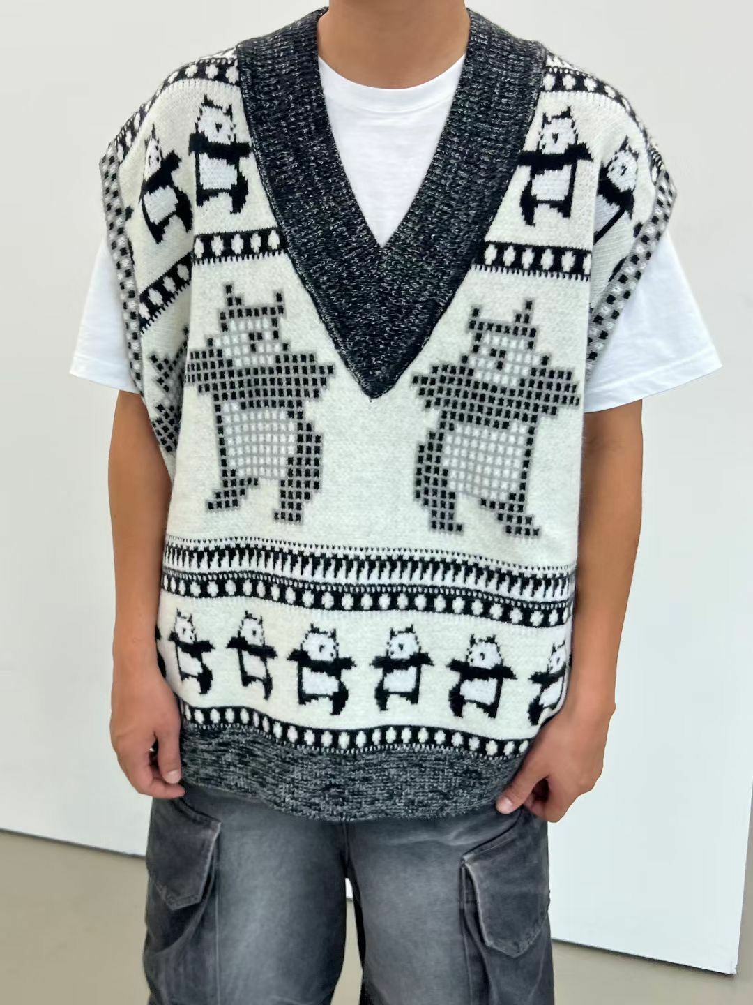 V領圖案針織背心 And More-062V