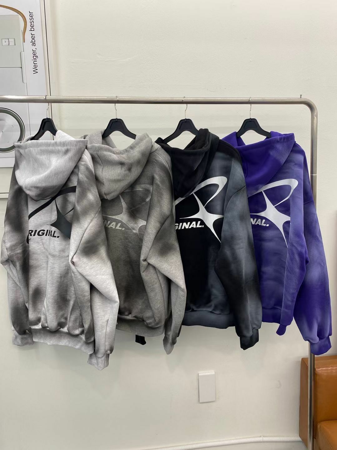 仿污英文字圖案連帽衛衣 And More-069T