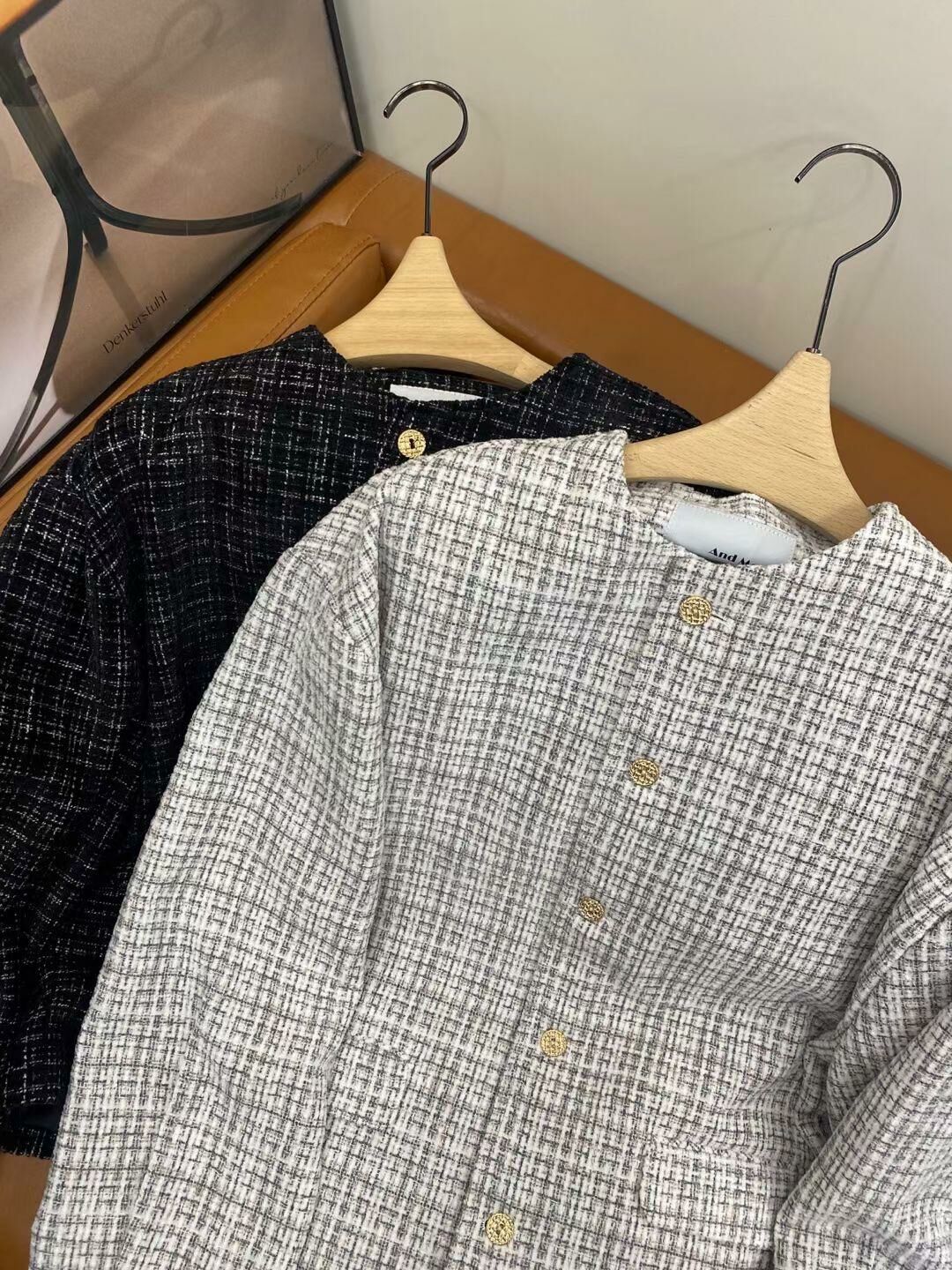 圓領格紋開胸外套 And More-071JK