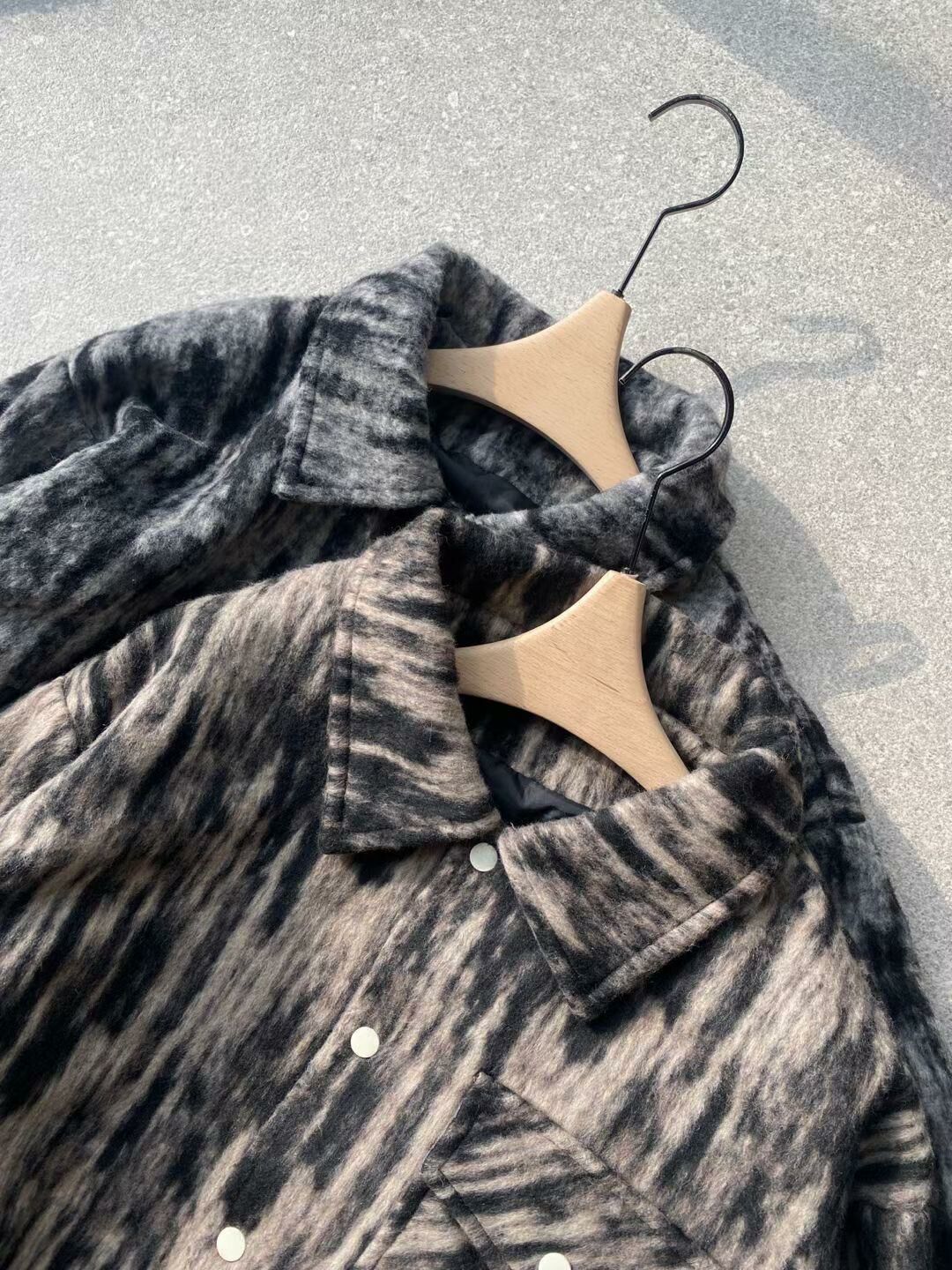 混色長袖恤衫 And More-072JK