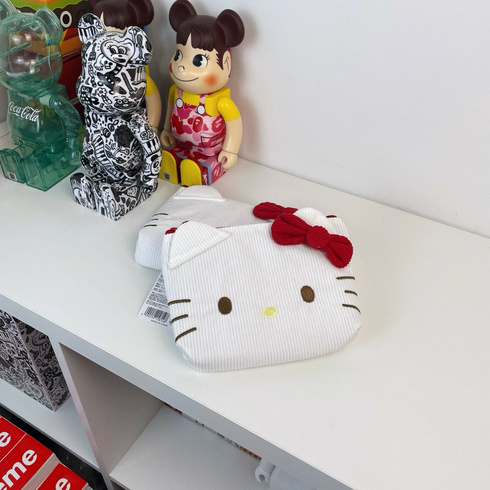 Sanrio 日本限定 Hello Kitty 凱蒂貓 燈芯絨 化妝包 小包