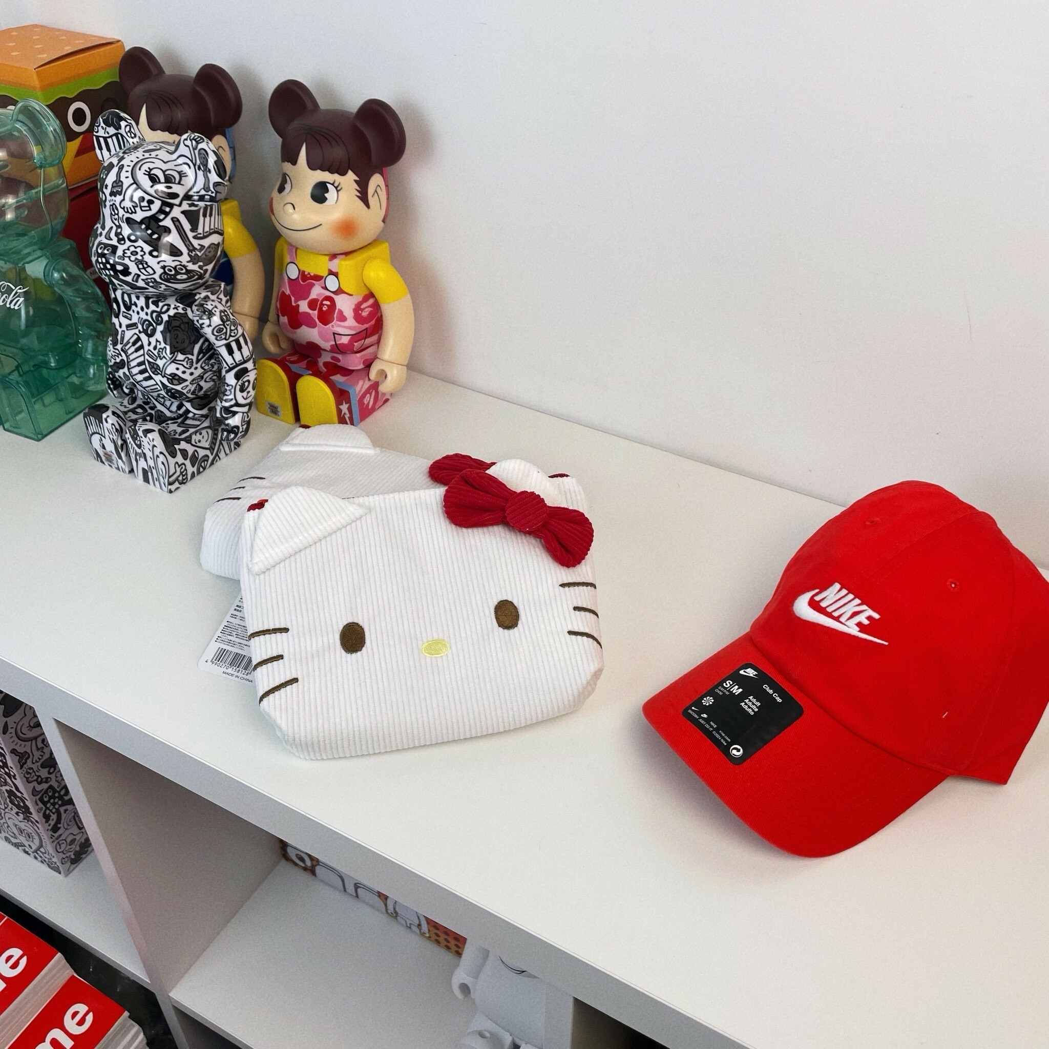 Sanrio 日本限定 Hello Kitty 凱蒂貓 燈芯絨 化妝包 小包