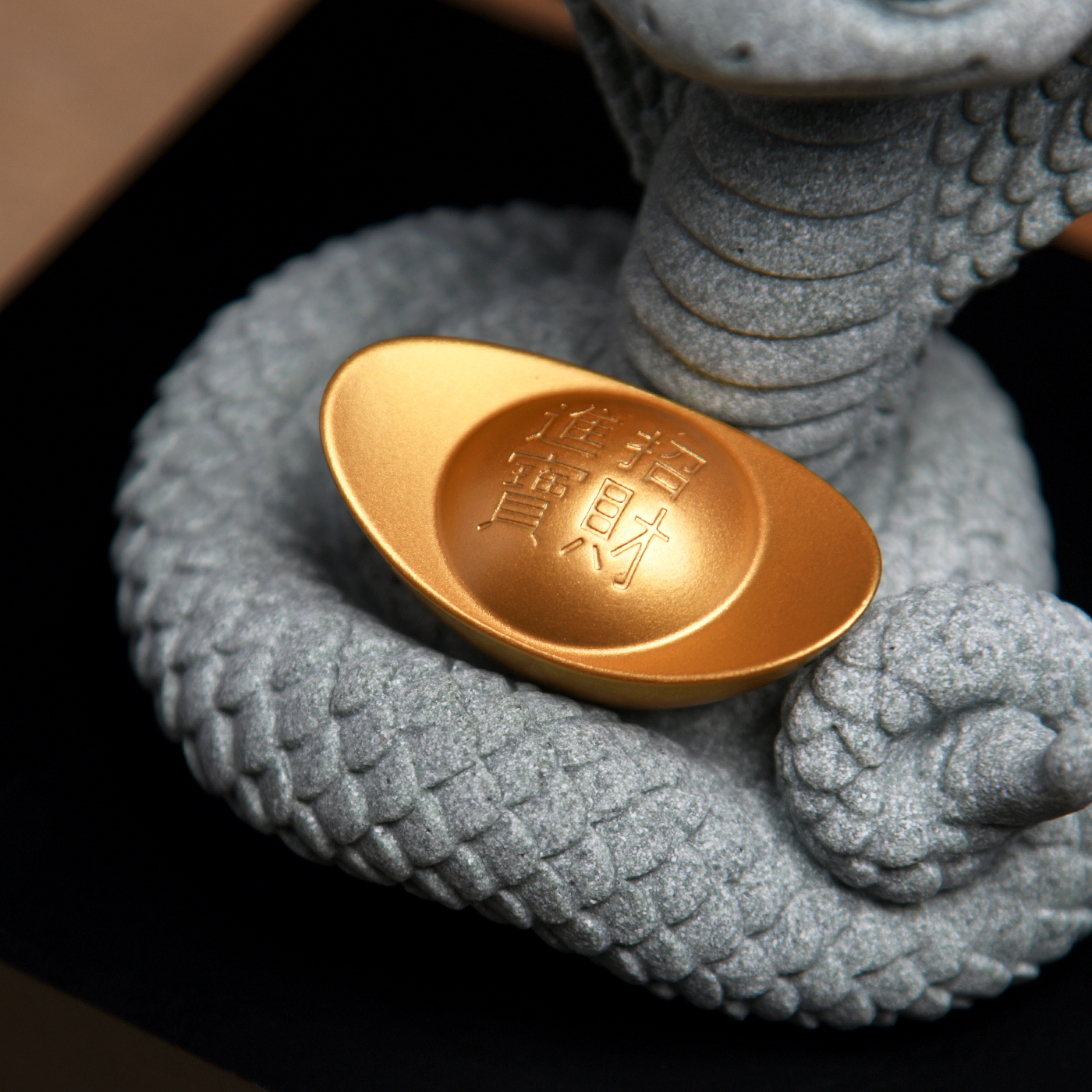 傳藝工坊- 『金蛇來財』Q版招財蛇年青砂石塑