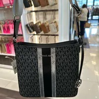 [S] MICHAEL KORS 35F4STVC5V JET SET TRAVEL SM NS XBODY,BLACK, 197853084162 (SMK1129)