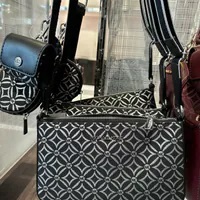 [S] MICHAEL KORS 35F4STVC1J JET SET TRAVEL SM XDY W TECH ATTCH,BLK/SILVER, 197853084100 (SMK1132)