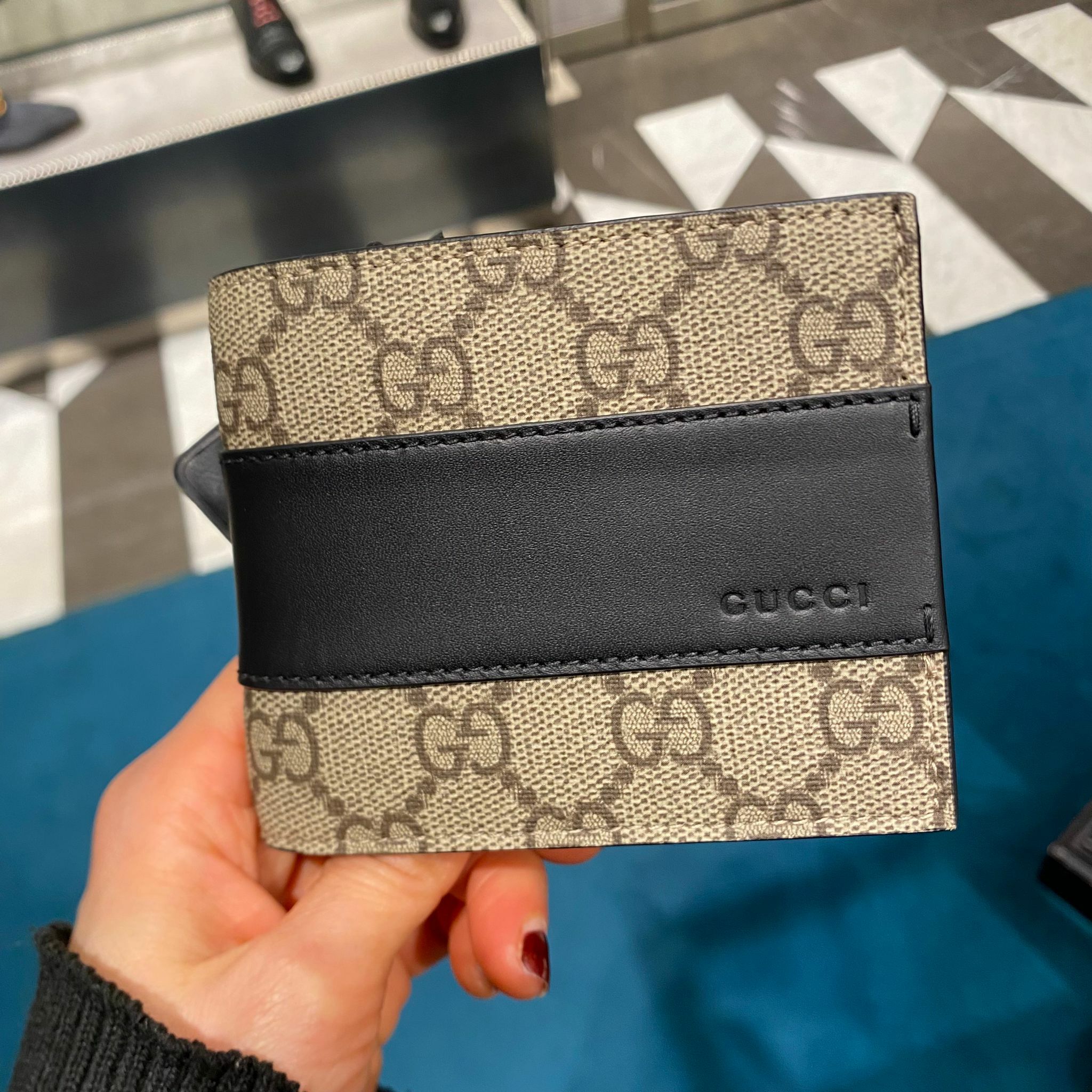 Gucci GG supreme men bi-fold wallet