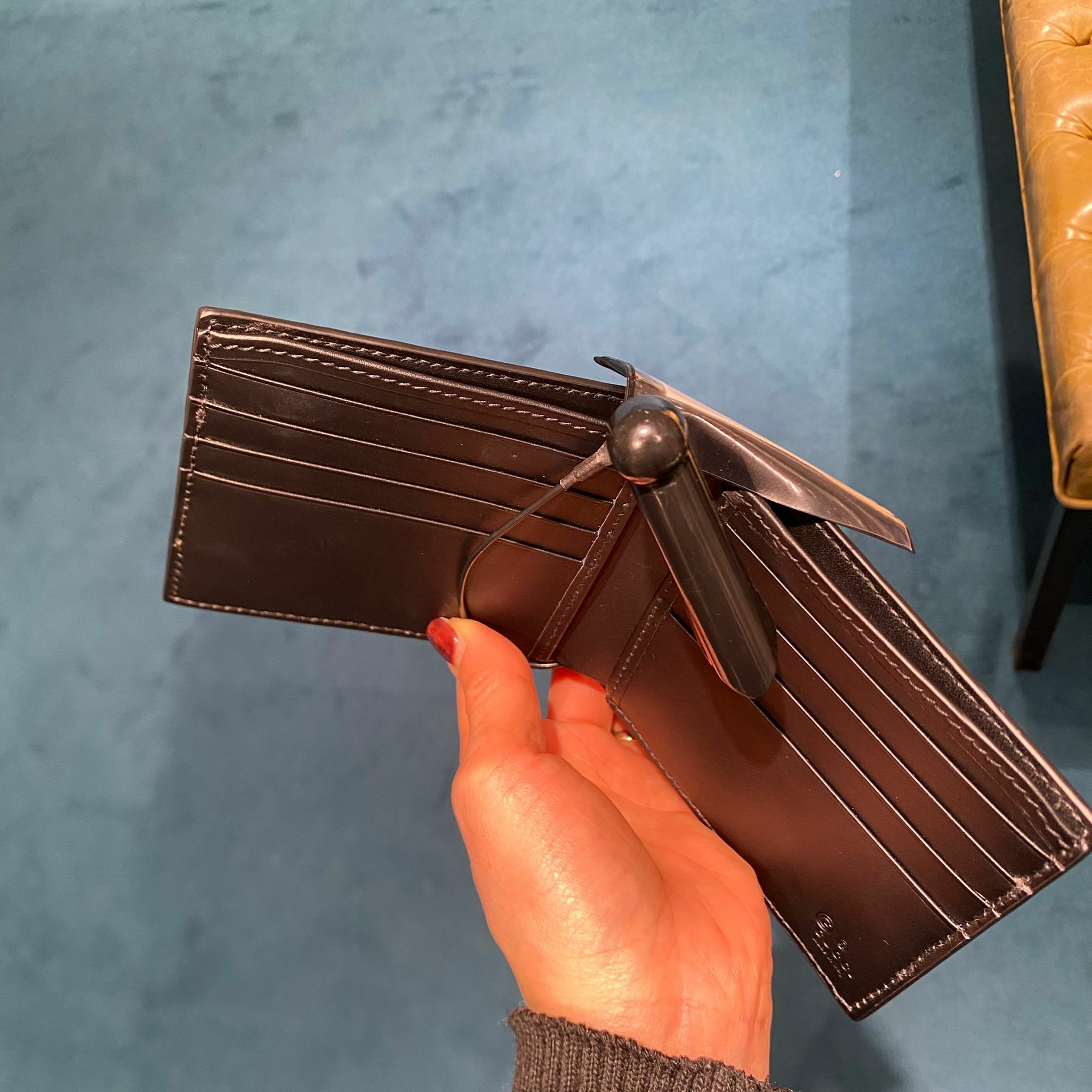 Gucci GG supreme men bi-fold wallet