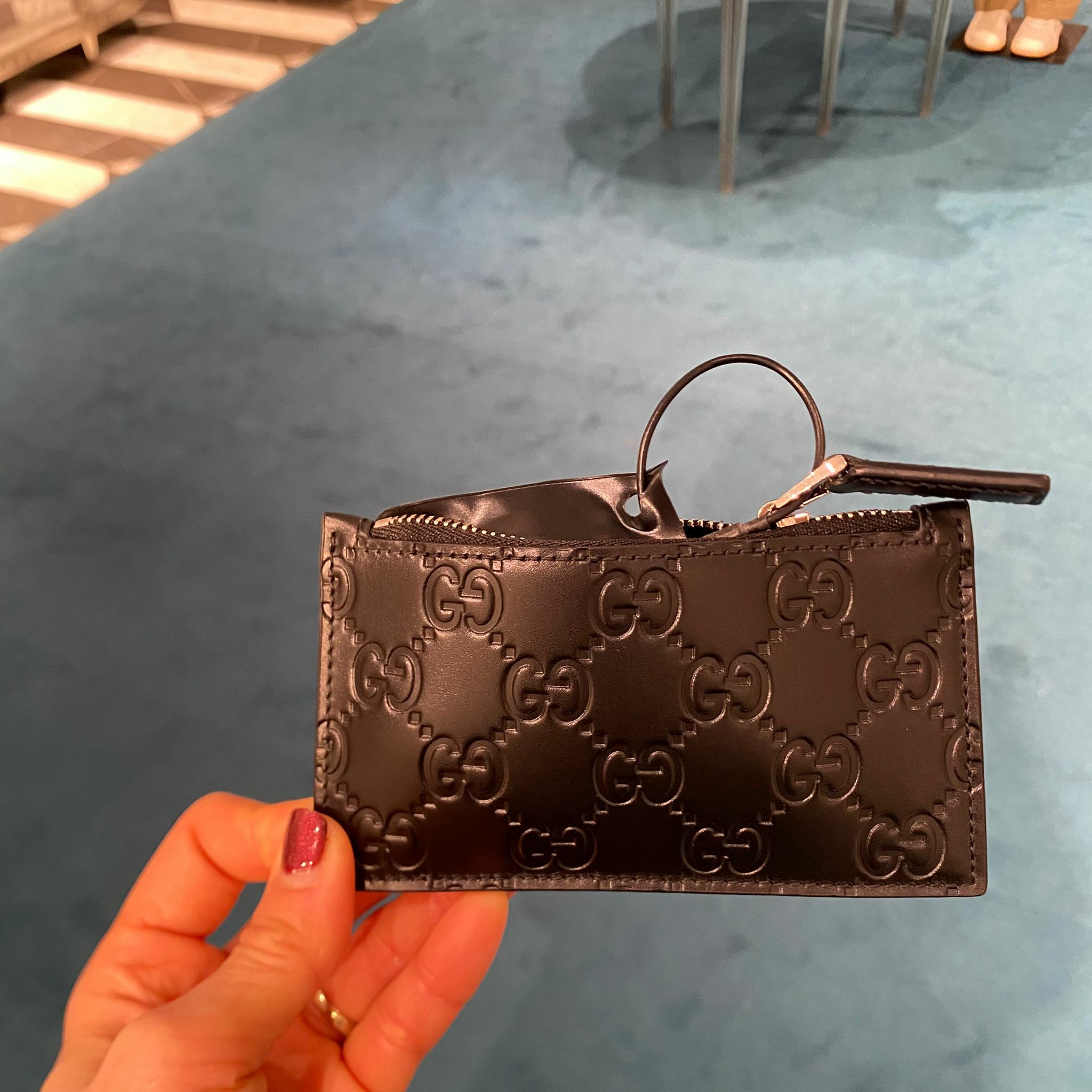 Gucci Signature leather calf card holder with zip