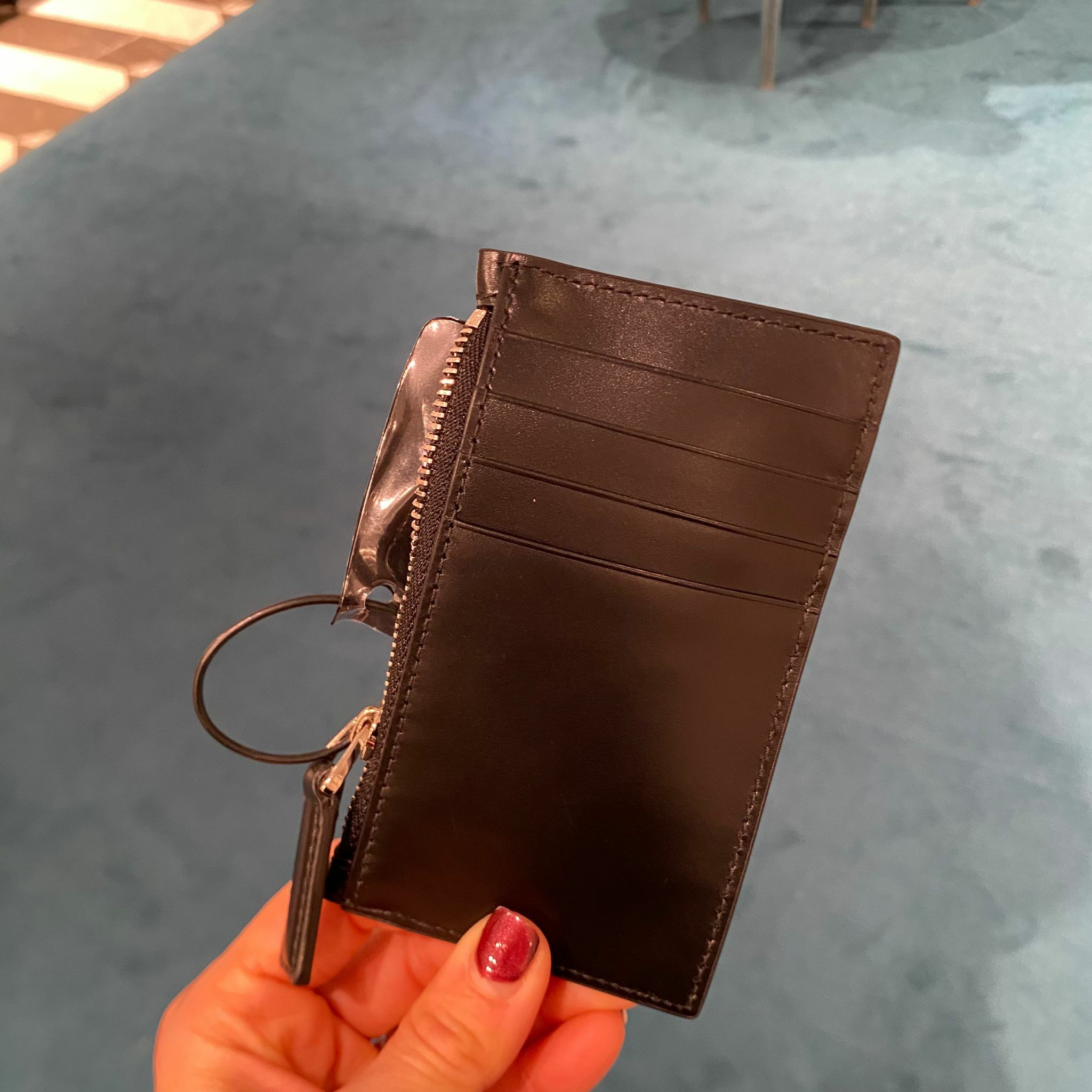 Gucci Signature leather calf card holder with zip