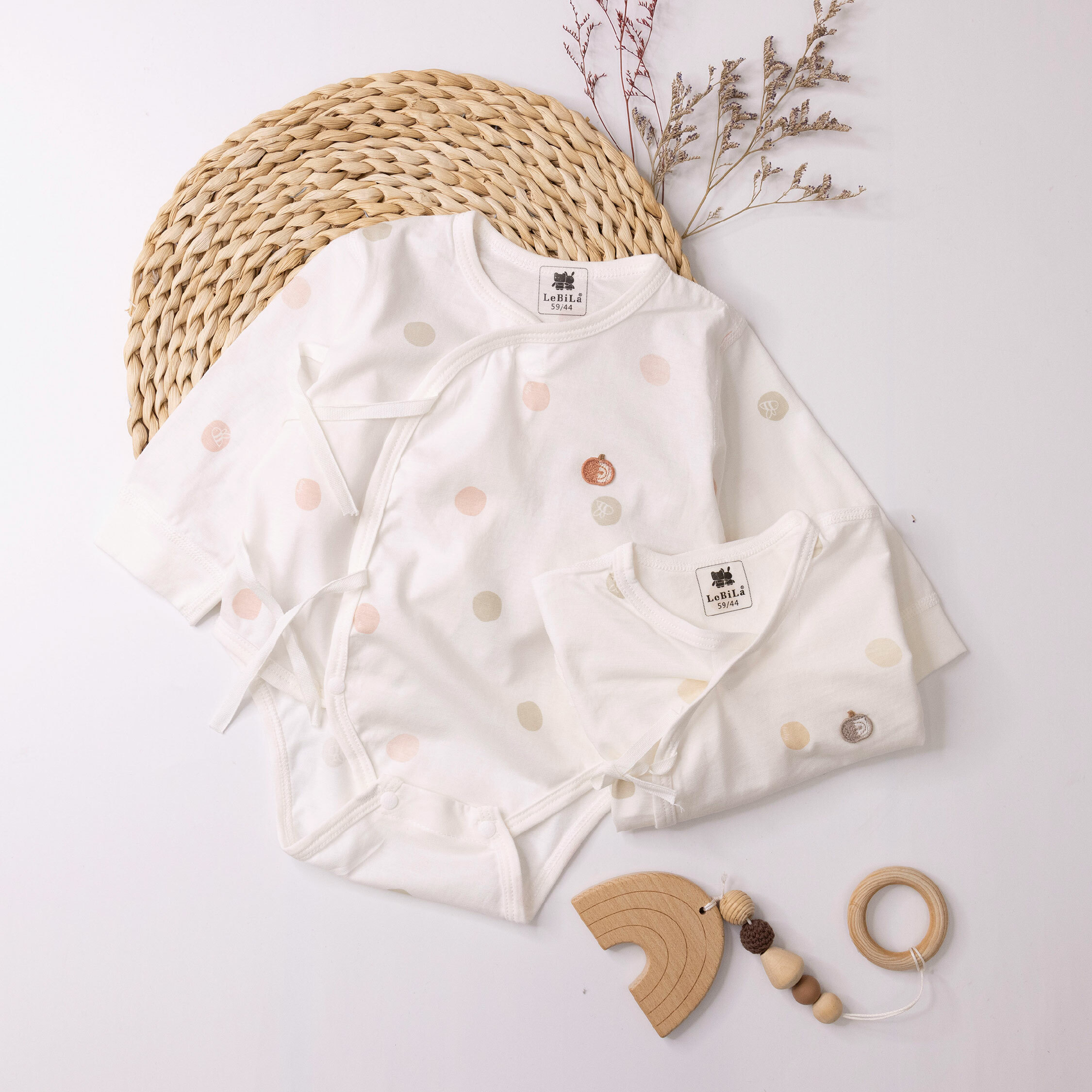 純淨系列【T0001】圓圓蘋果小蜜蜂棉柔長袖包屁衣＊二色