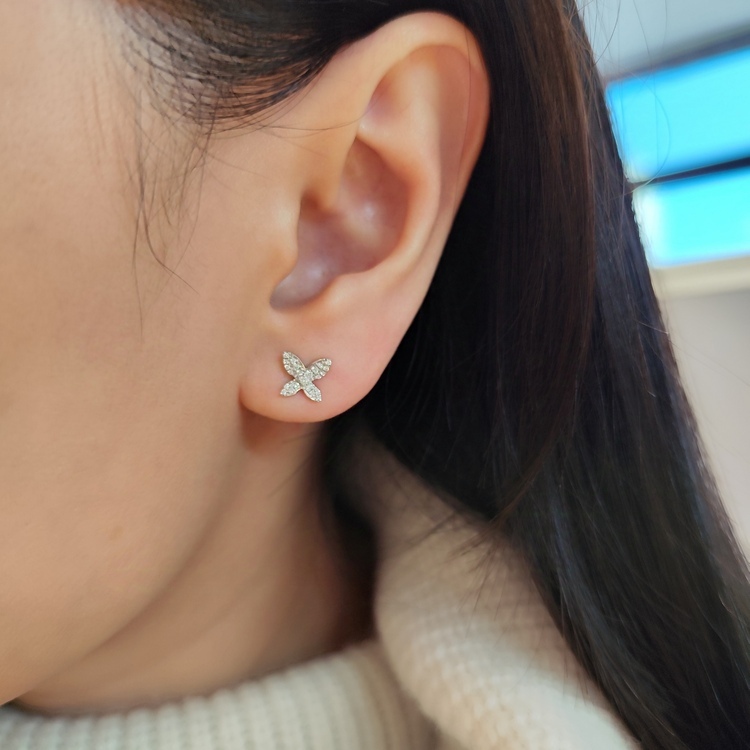 18K白金鑽石蝴蝶造型耳環