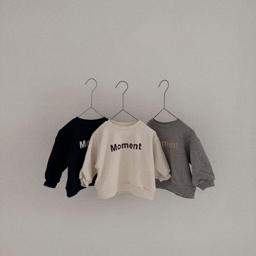 Moment英字休閒上衣