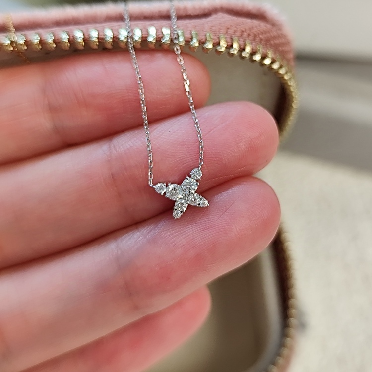 18K白金鑽石蝴蝶造型頸鏈