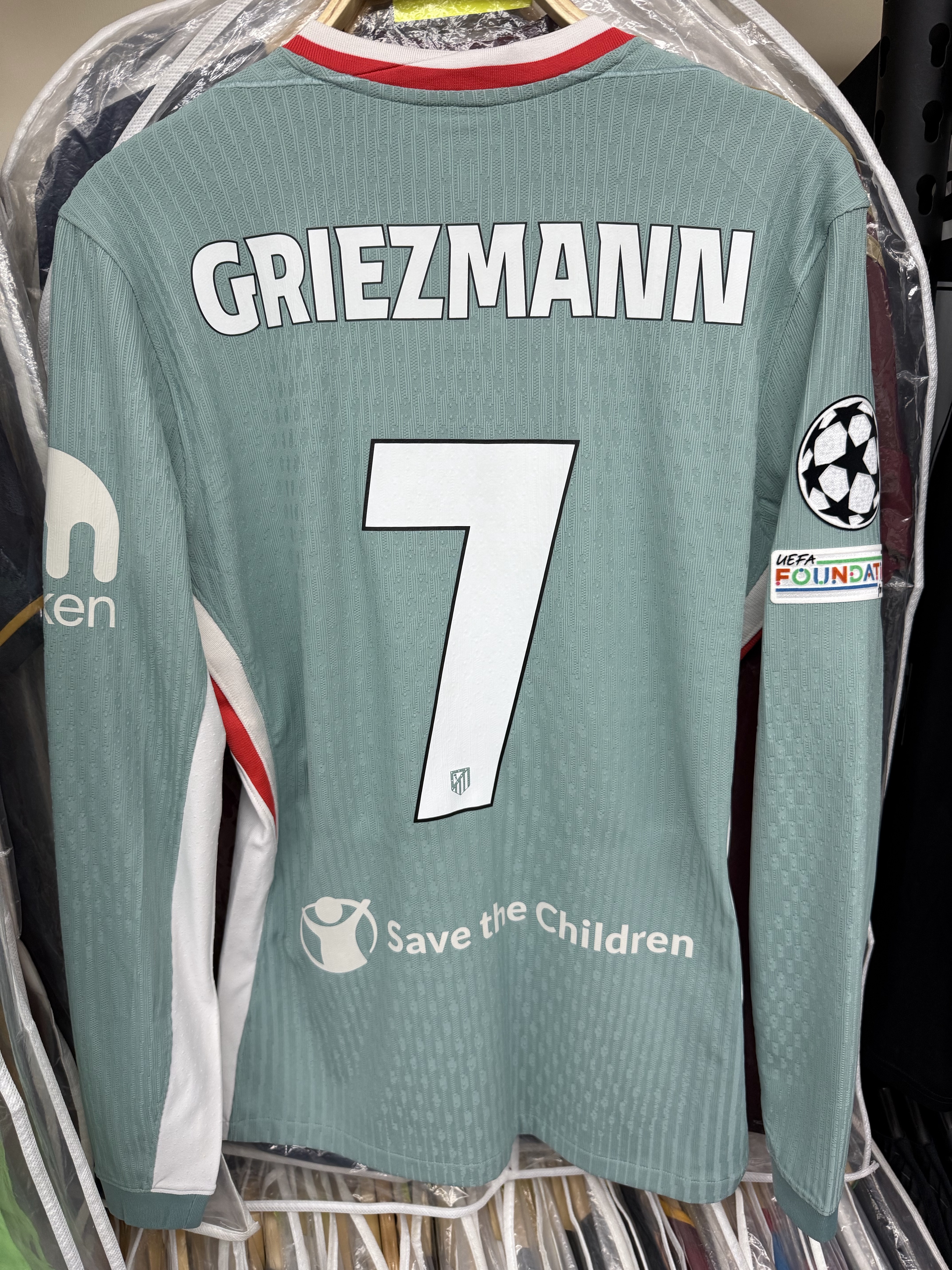 24-25馬德里體育會基沙文作客長袖更衣室球員版球衣