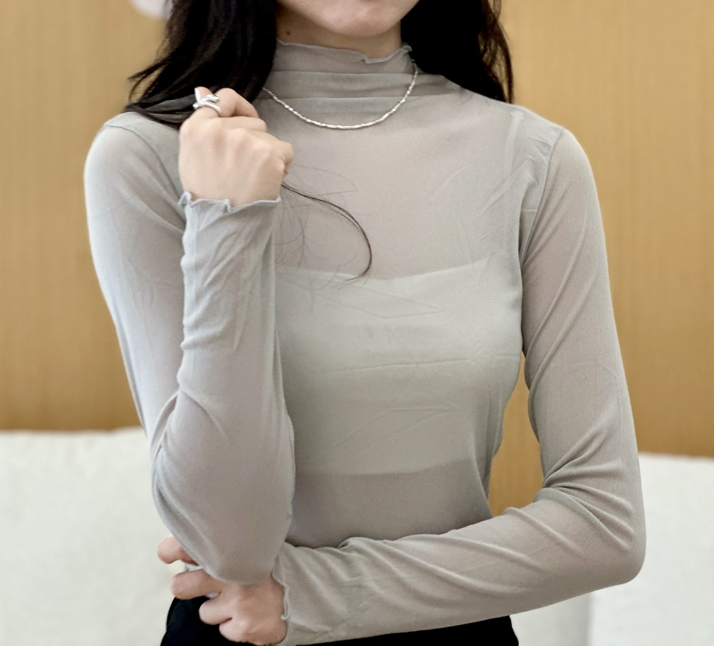 日常搭配木耳邊微立領長袖透膚