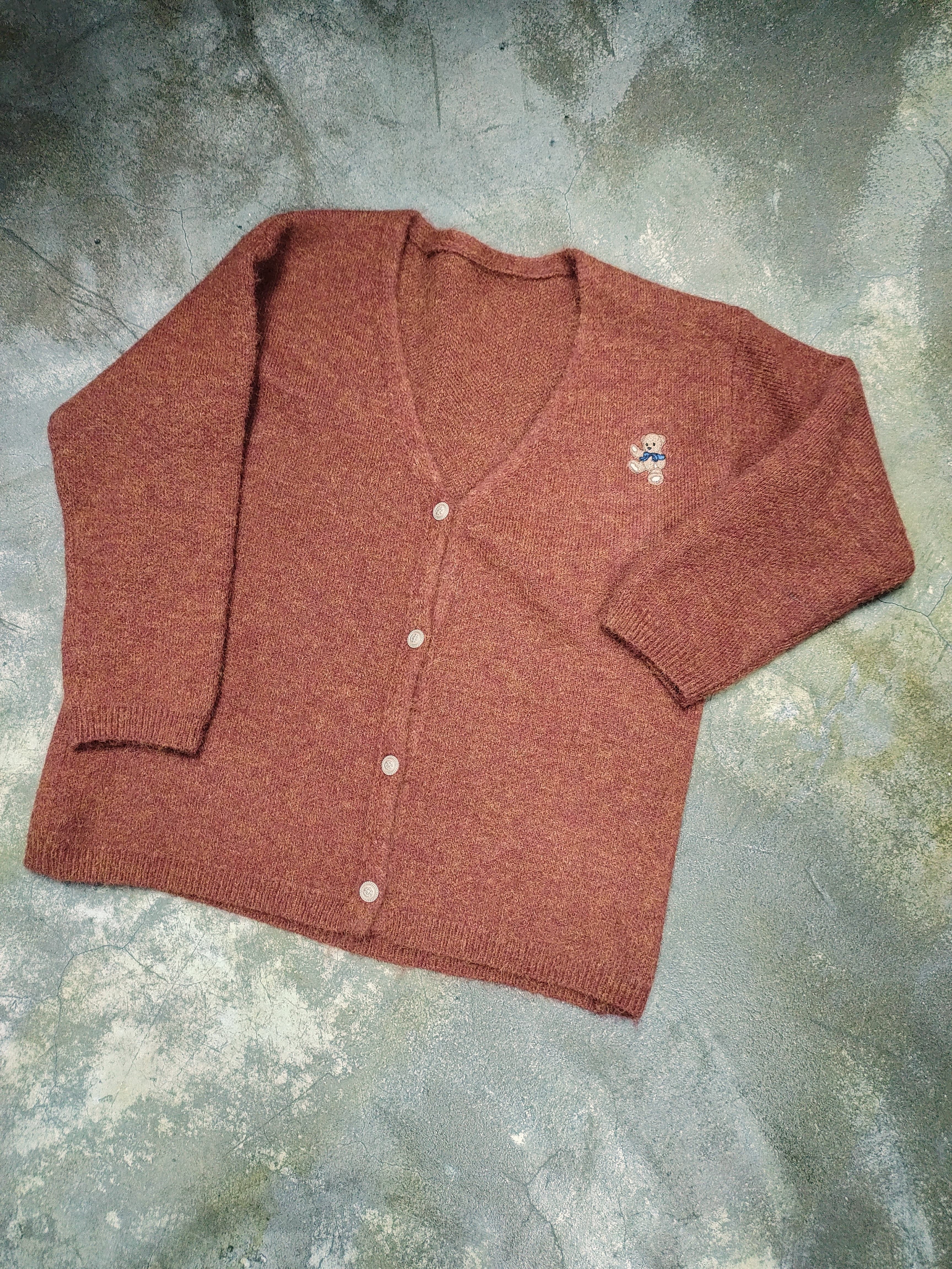 小熊繡胸章冷cardigan (*現貨款式）