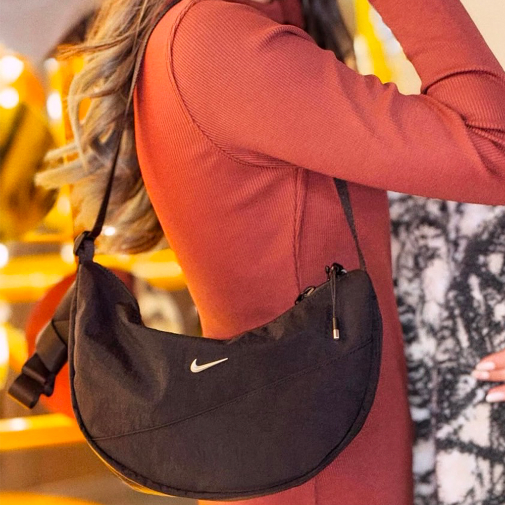 フィットネスバッグ Nike Aura Crescent Crossbody Bag 4L セール】ナイキ オーラ クレセント クロスボディバッグ (4L
