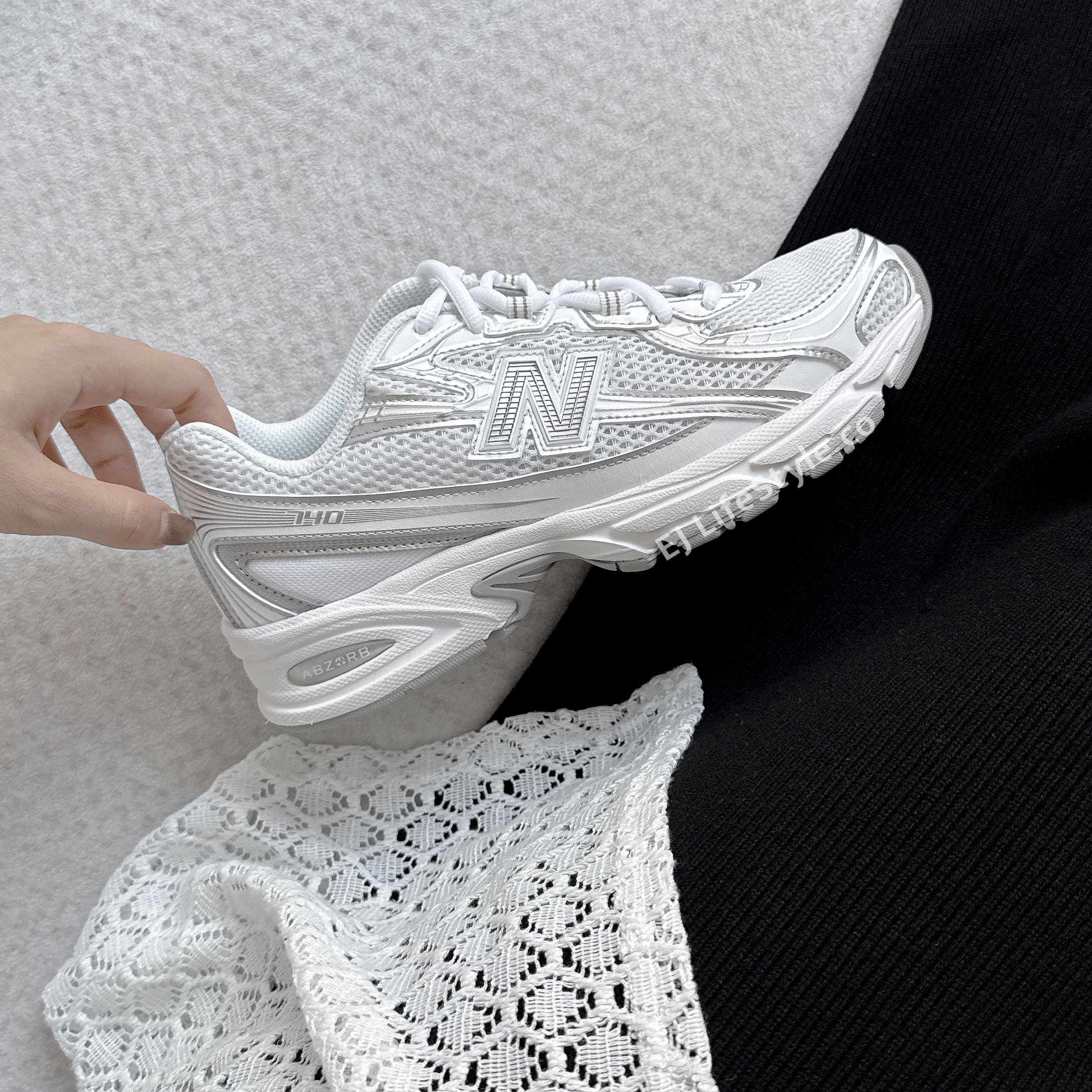 NEW BALANCE 740 白灰銀 銀色 白銀 復古 男女鞋 U740WM2 / 現貨