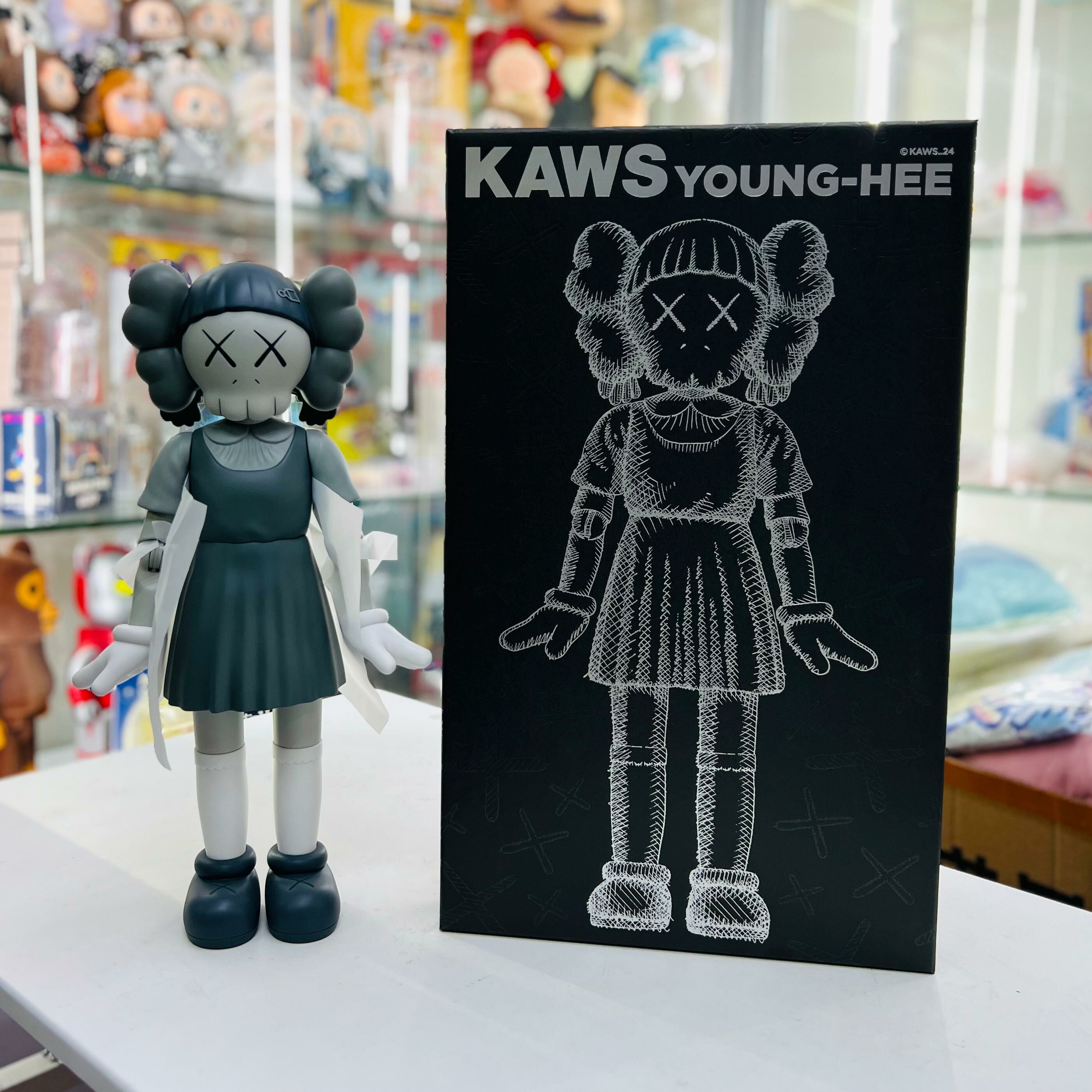 KAWS YOUNG-HEE Figure (Monotone)
