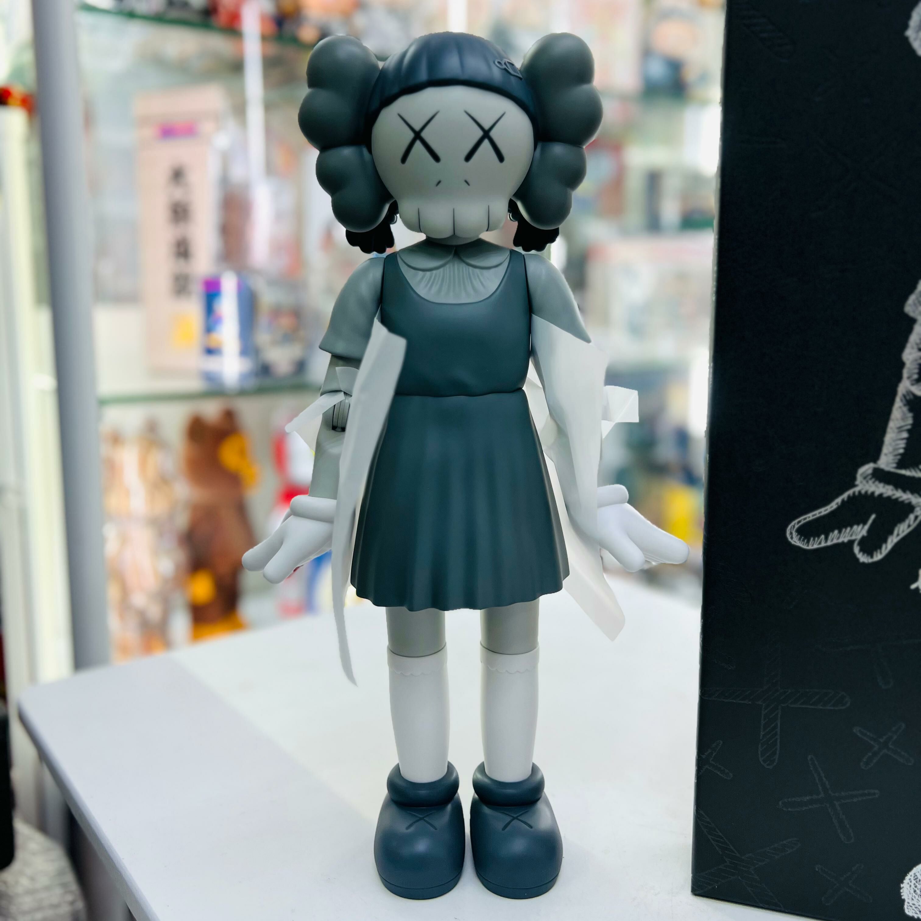 KAWS YOUNG-HEE Figure (Monotone)