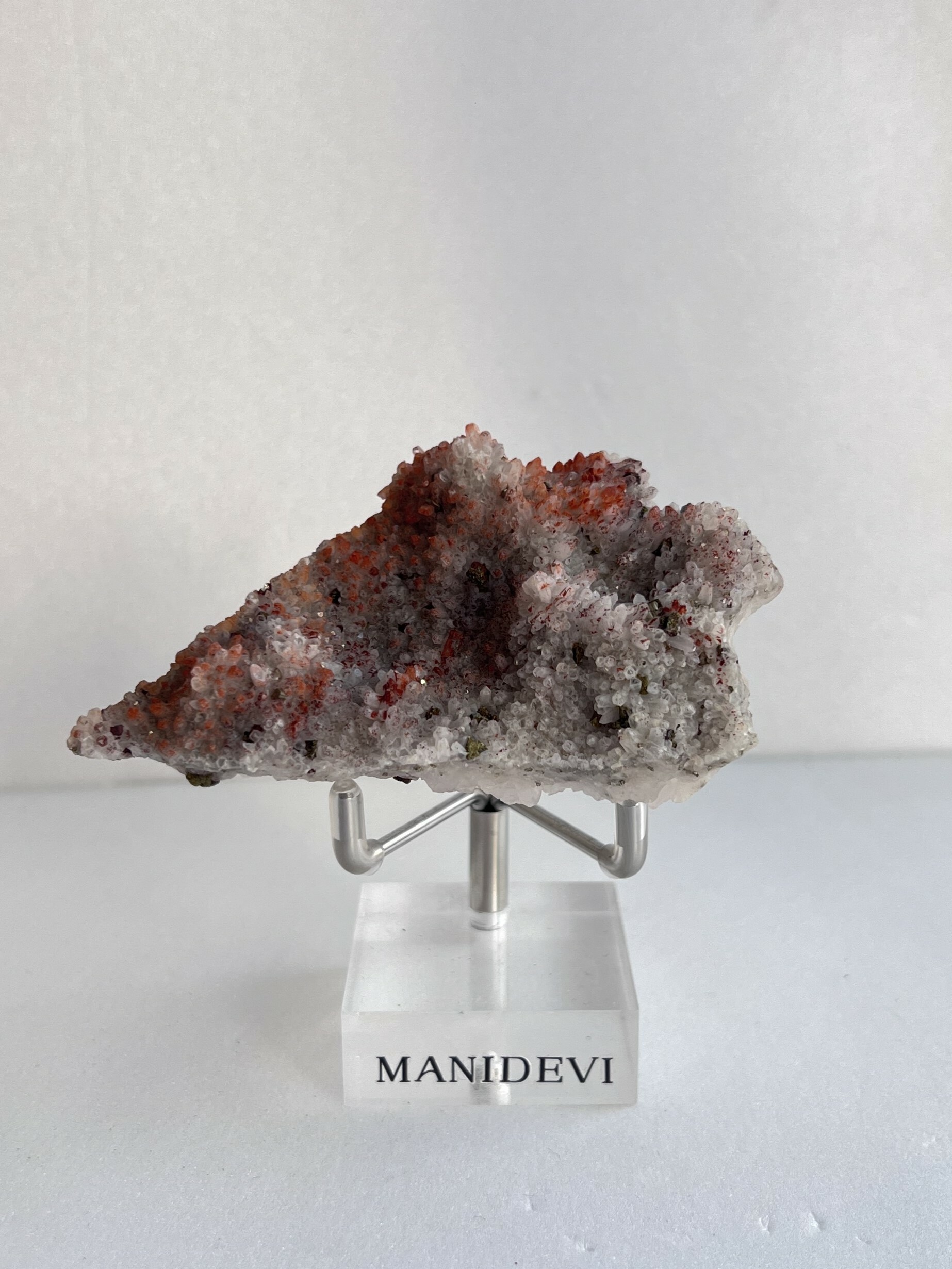 紅水晶共生黃鐵礦 Red Quartz