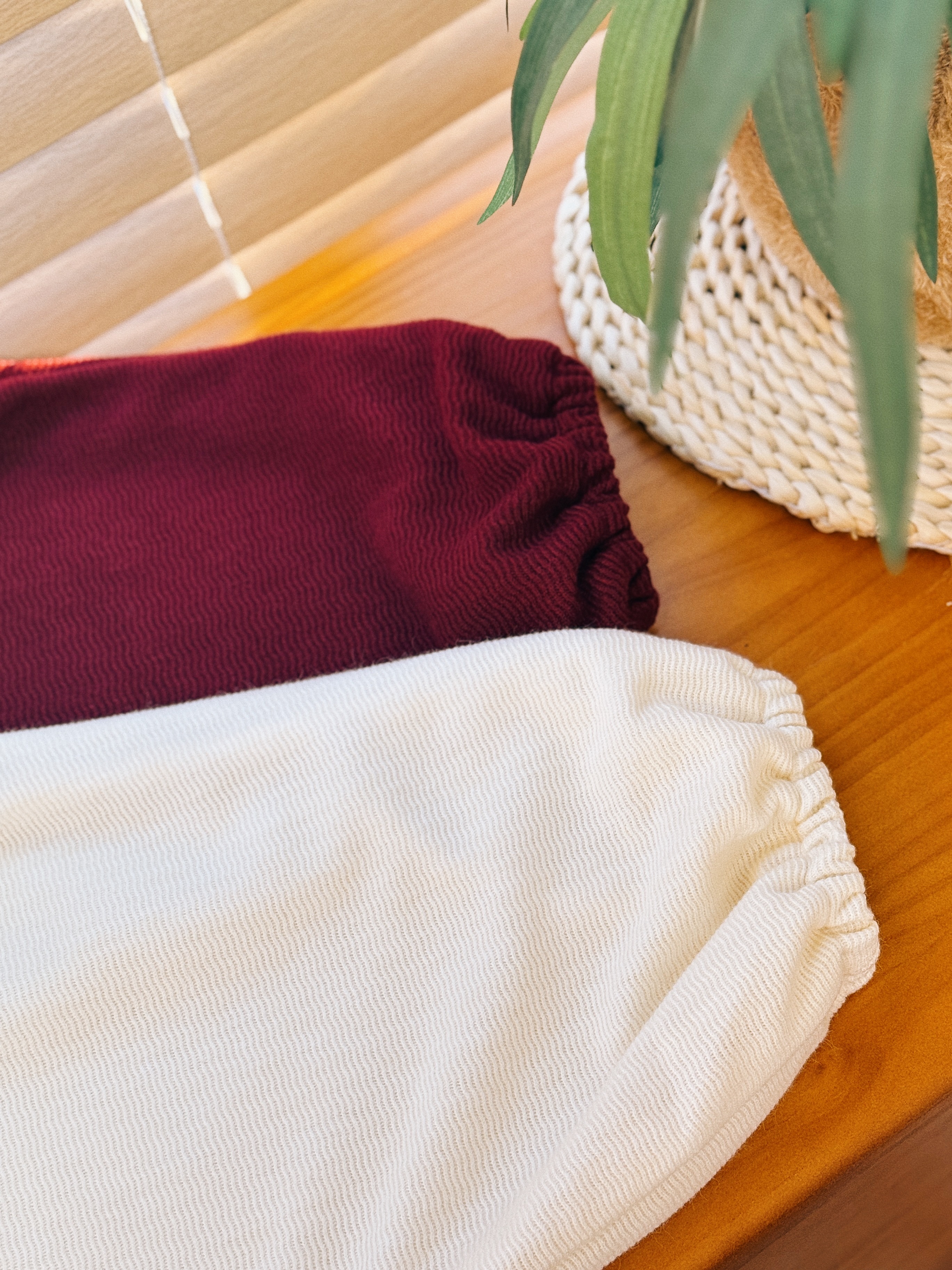 兩色 / 薄絨面露肩綁帶泡泡上衣 / Plush Off-shoulder Tied Puff Long Sleeve Top