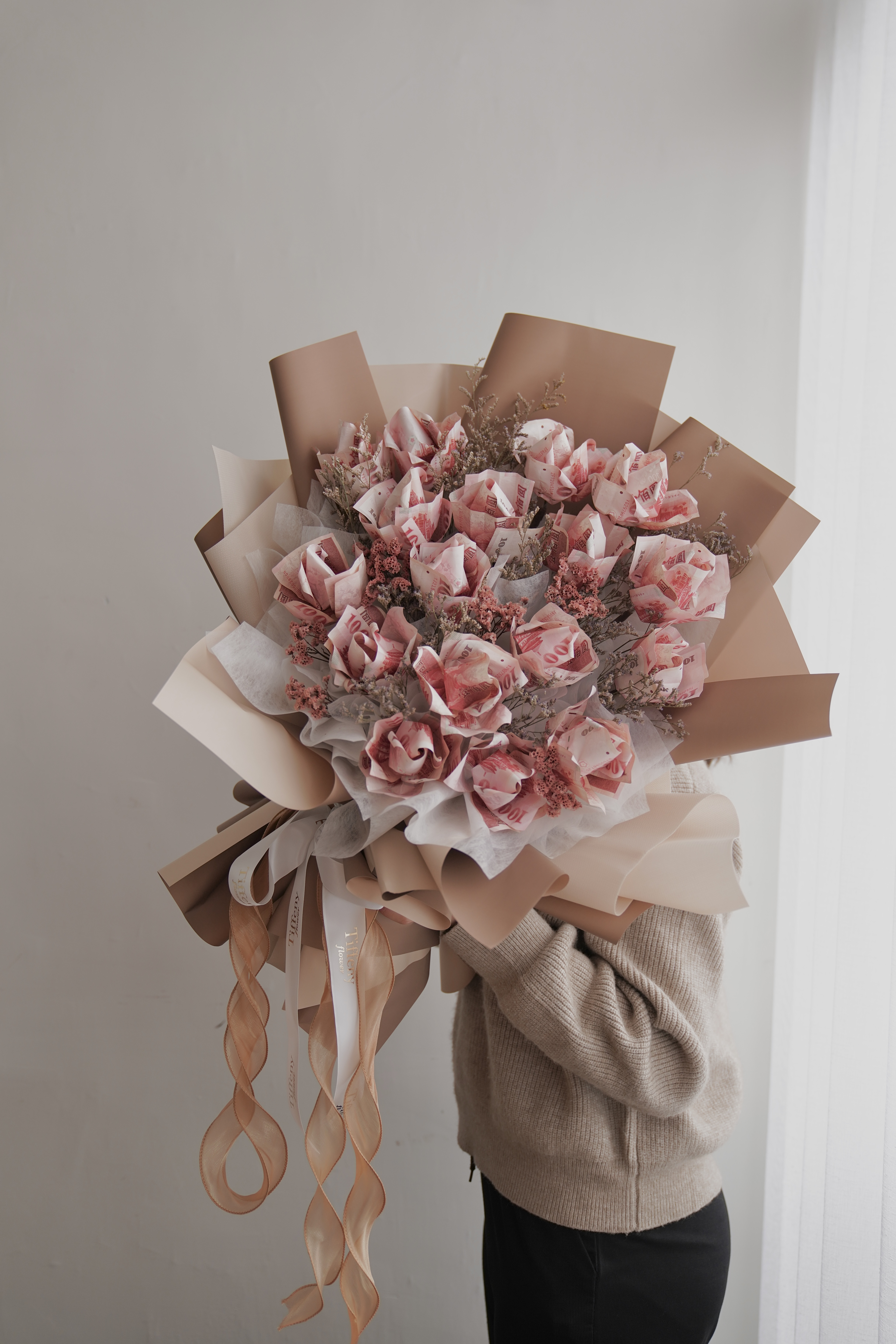 鈔票玫瑰花束 (建議總預算 10000以上 再參考)