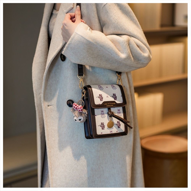 兔兔熊熊圖案小巧手機包-兩色火熱現貨