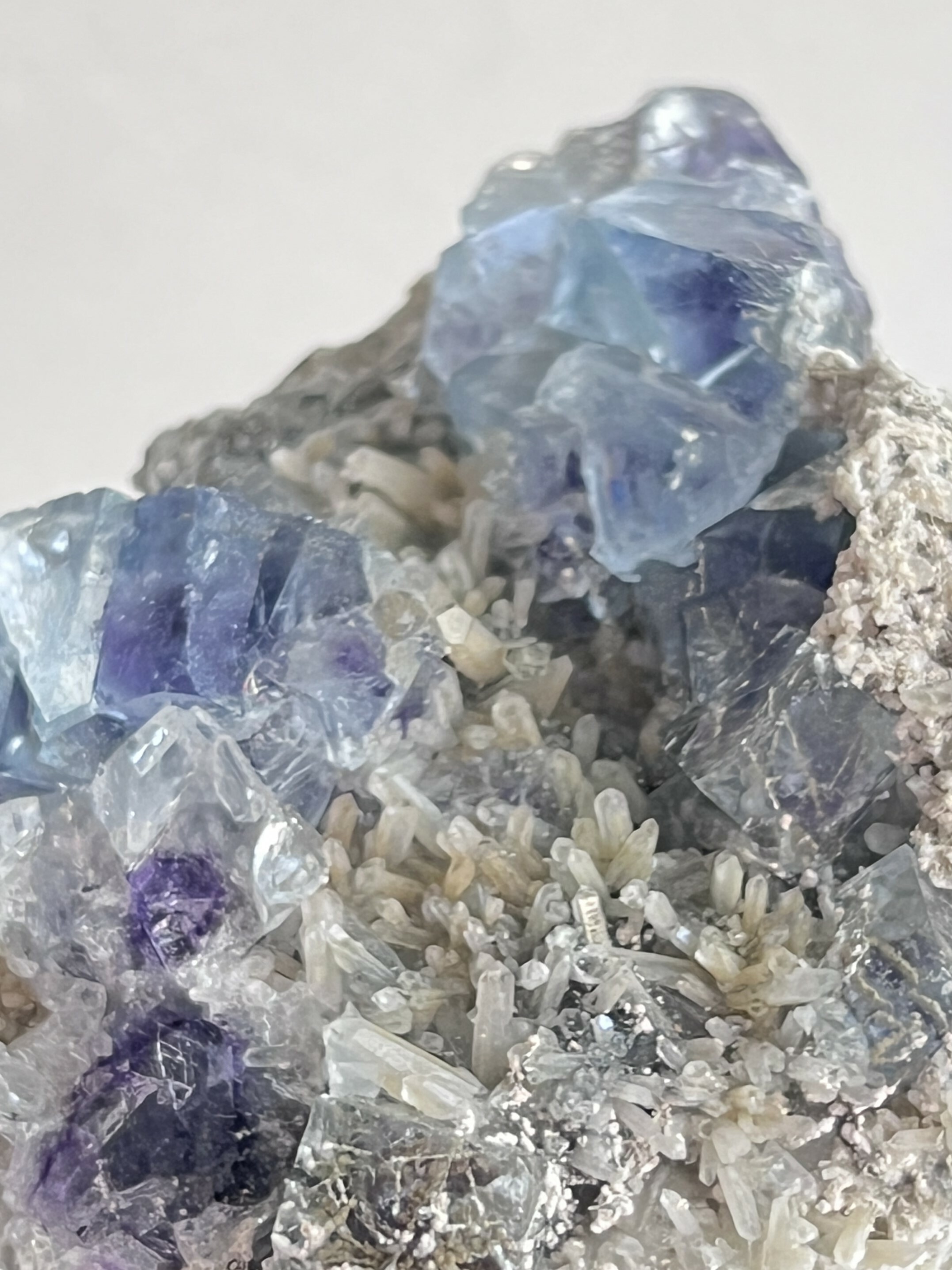 瑤港仙藍紫瑩石共生礦 Fluorite