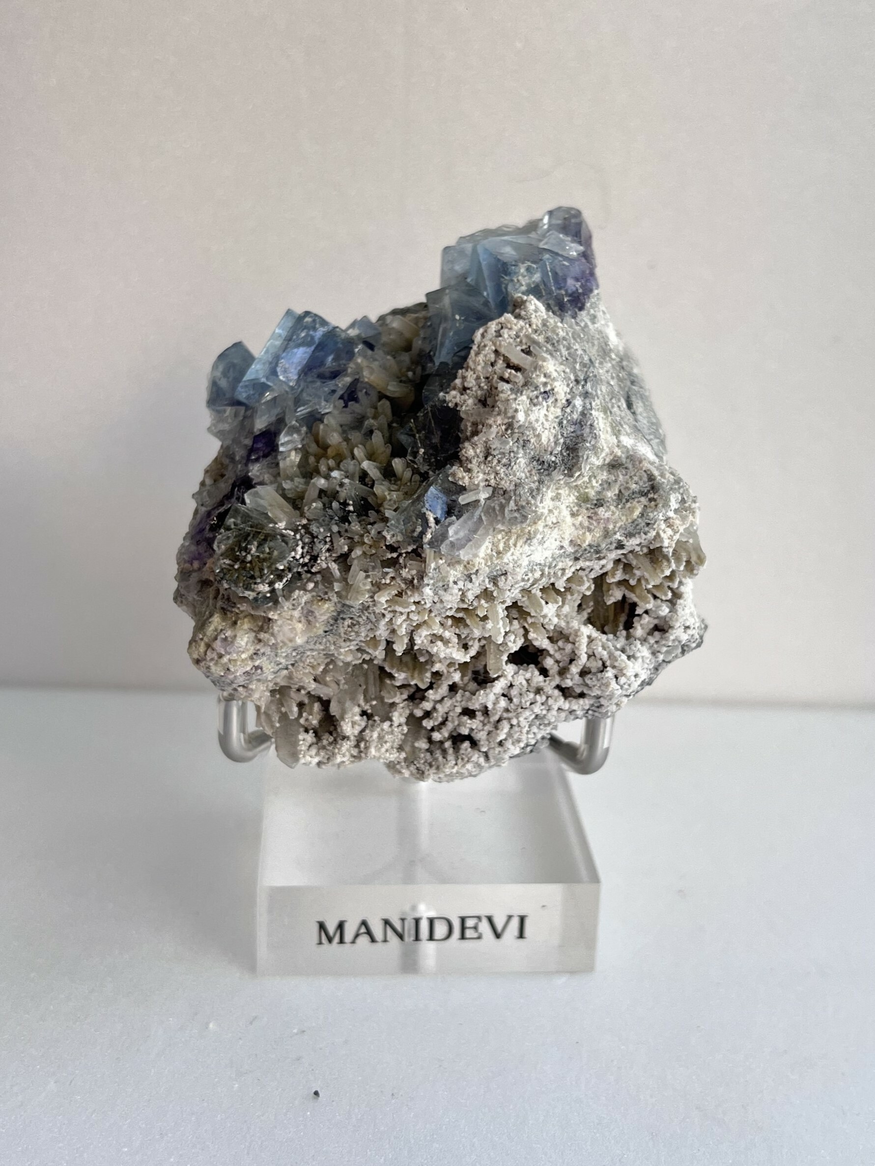 瑤港仙藍紫瑩石共生礦 Fluorite