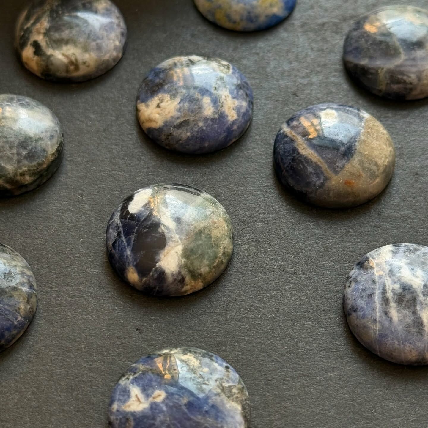 [原石] 蘇打石 / 方納石 水晶蛋面