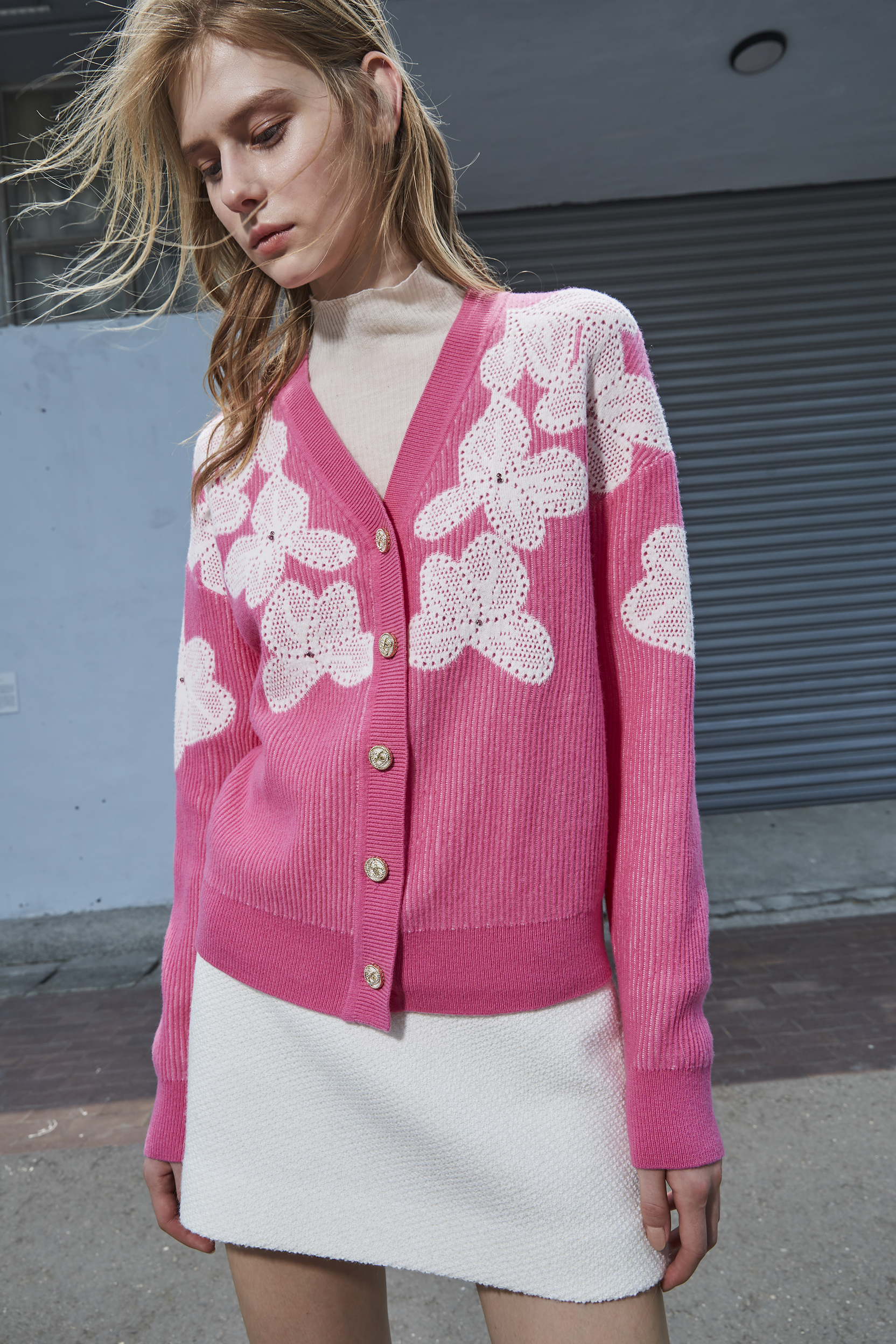 BD15216D1 花漾光韻蕾絲蝶形花瓣針織開襟外套