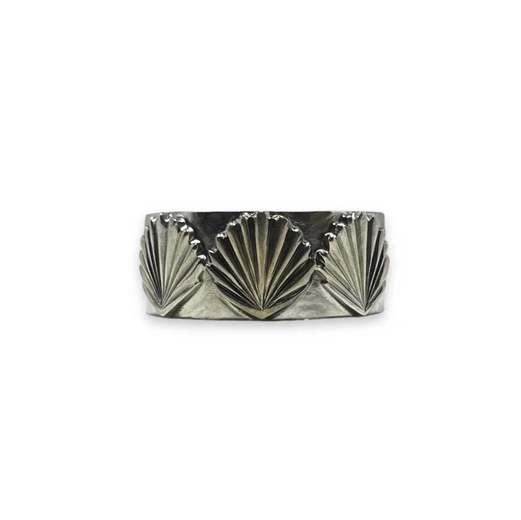 K18 motif 10mm Triple shell ring