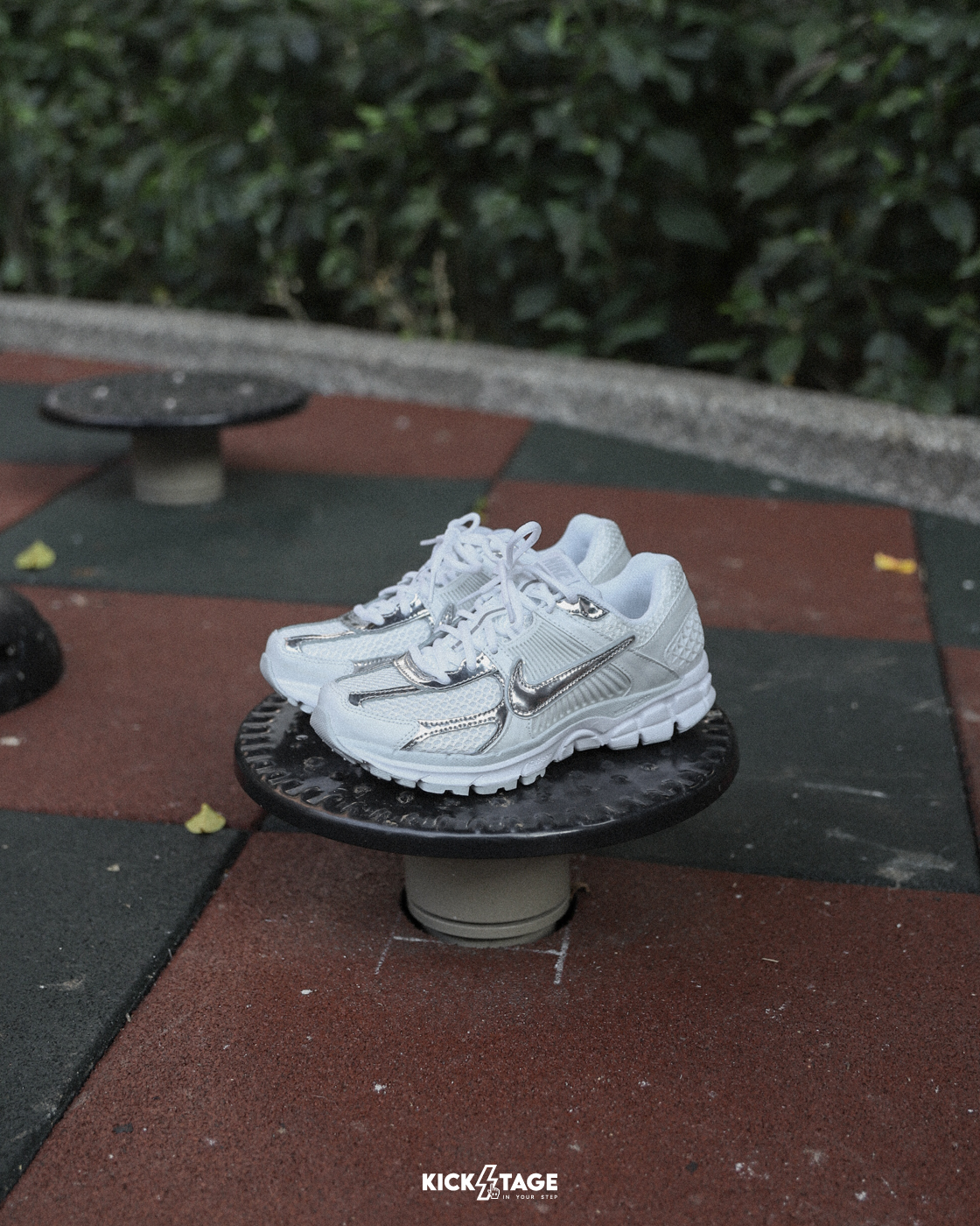 男女鞋 NIKE W ZOOM VOMERO 5 白銀 液態銀 復古 小香 老爹鞋 慢跑鞋 健身 訓練 休閒鞋【HF7723-100】VMO5