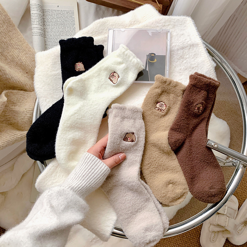 《5565》秋冬刺繡卡皮巴拉澳絨加厚襪