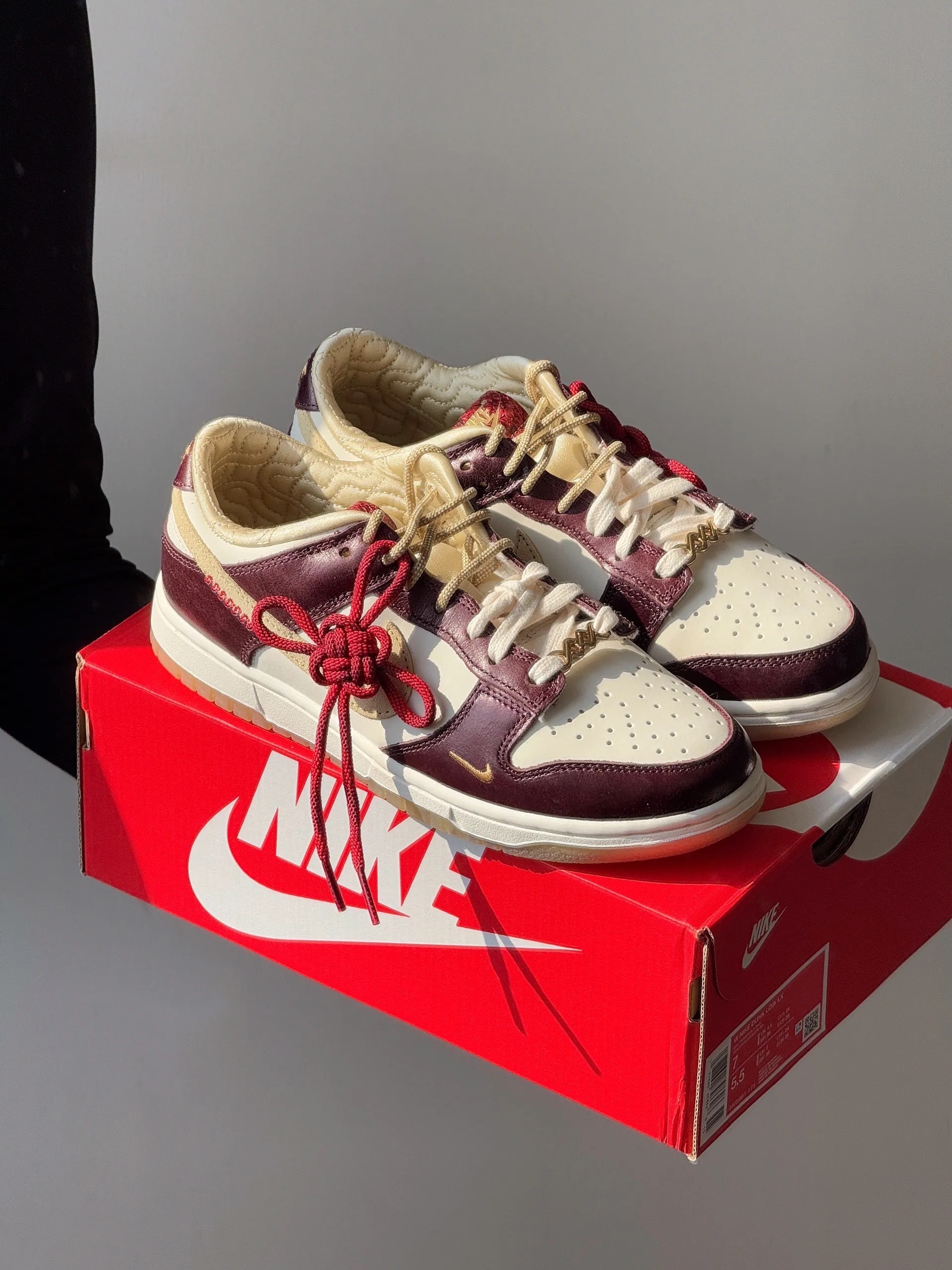 NIKE DUNK LOW LX 2025年 蛇年限定 酒紅燕麥 米黃 咖啡色 中國結 外縫線 女鞋 HV5991-171 / 預購