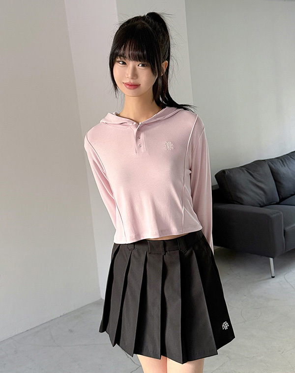 預訂｜MUAHMUAH STITCH LOGO PLEATS SKIRT