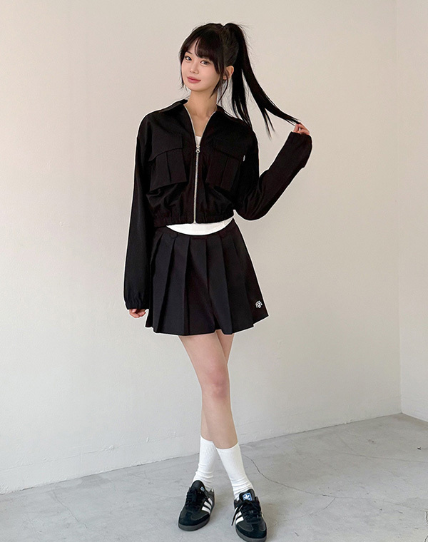 預訂｜MUAHMUAH STITCH LOGO PLEATS SKIRT