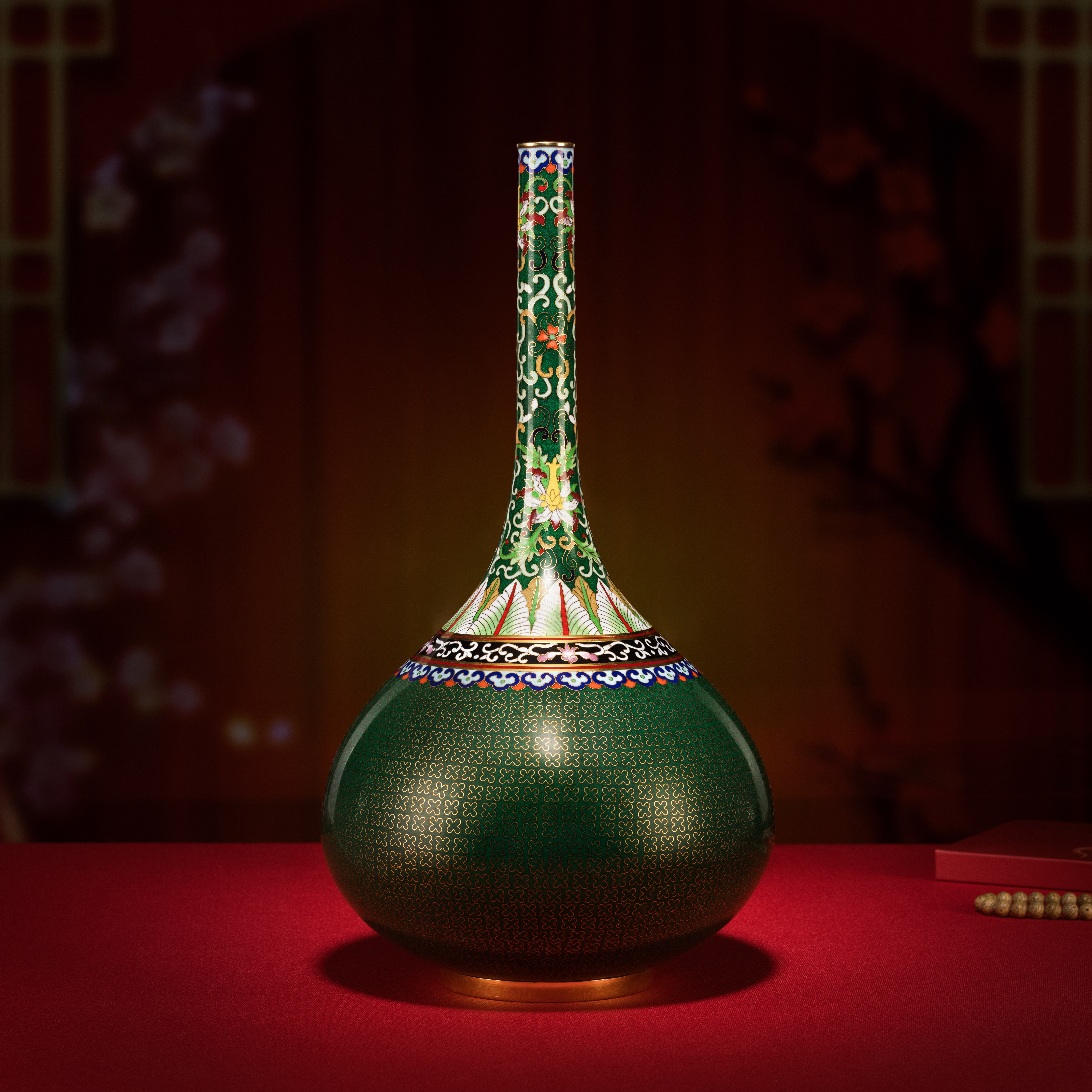 景泰藍錦紋長頸瓶